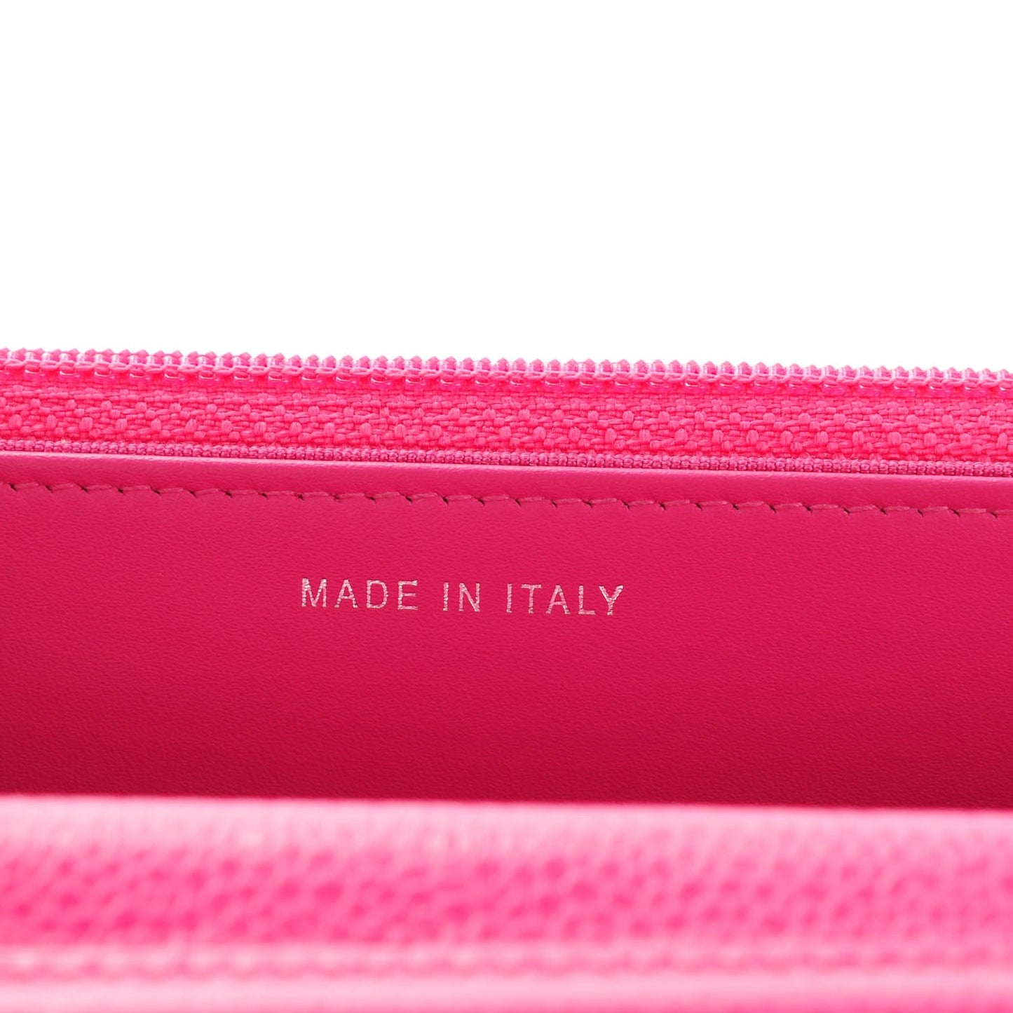 Caviar Quilted Wallet On Chain WOC Fuchsia