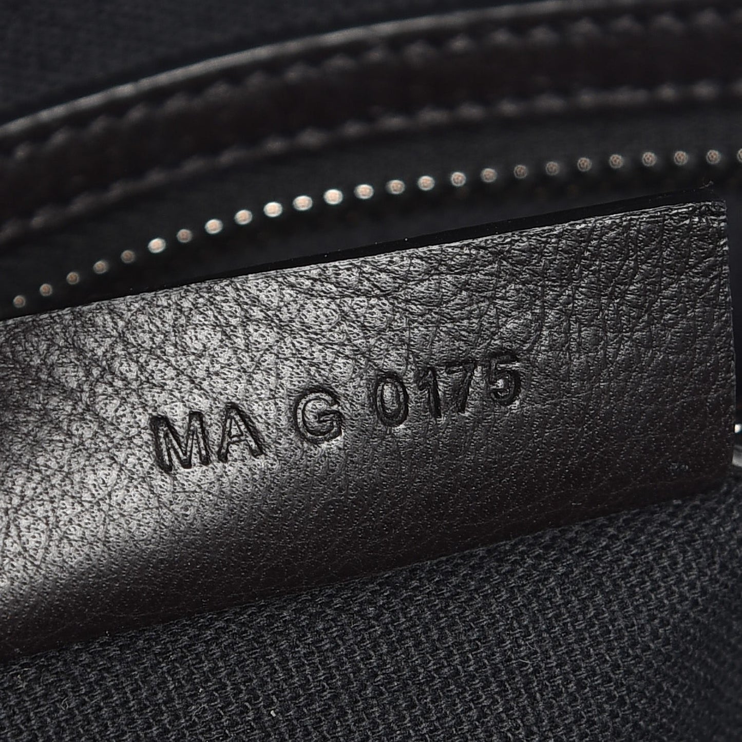 Waxy Grained Calfskin Medium Nightingale Black