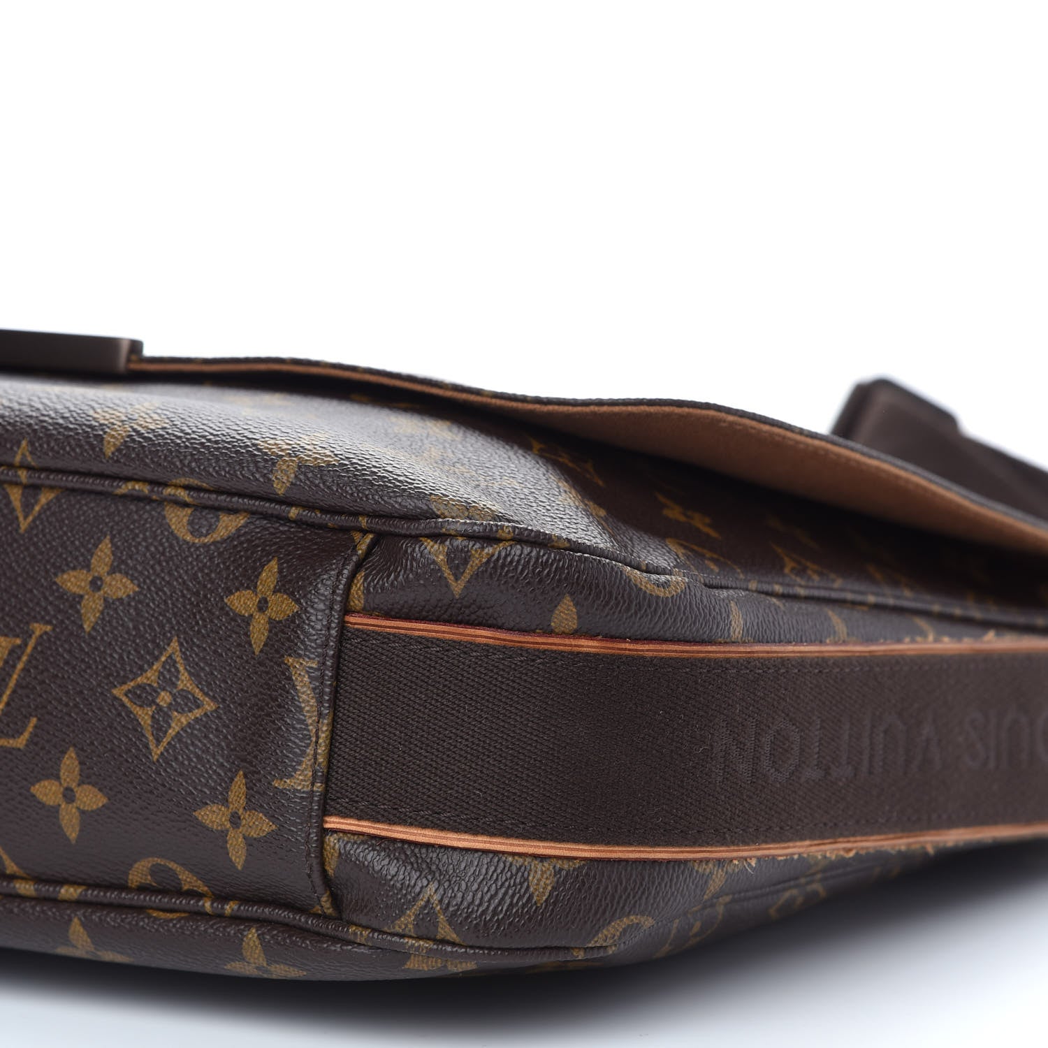 Louis Vuitton Monogram Beaubourg MM Messenger Bag 8 of 8