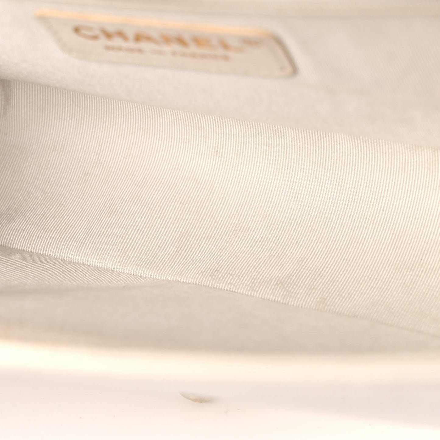 Caviar Quilted Medium Boy Flap White