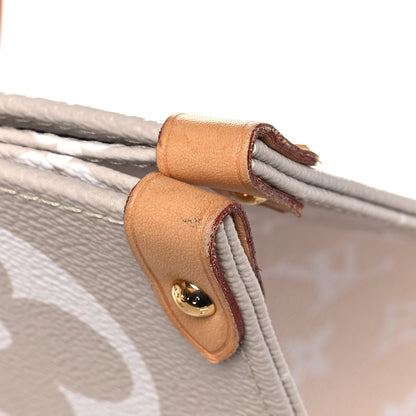 Louis Vuitton Monogram Giant By The Pool Onthego GM Brume 10 of 11