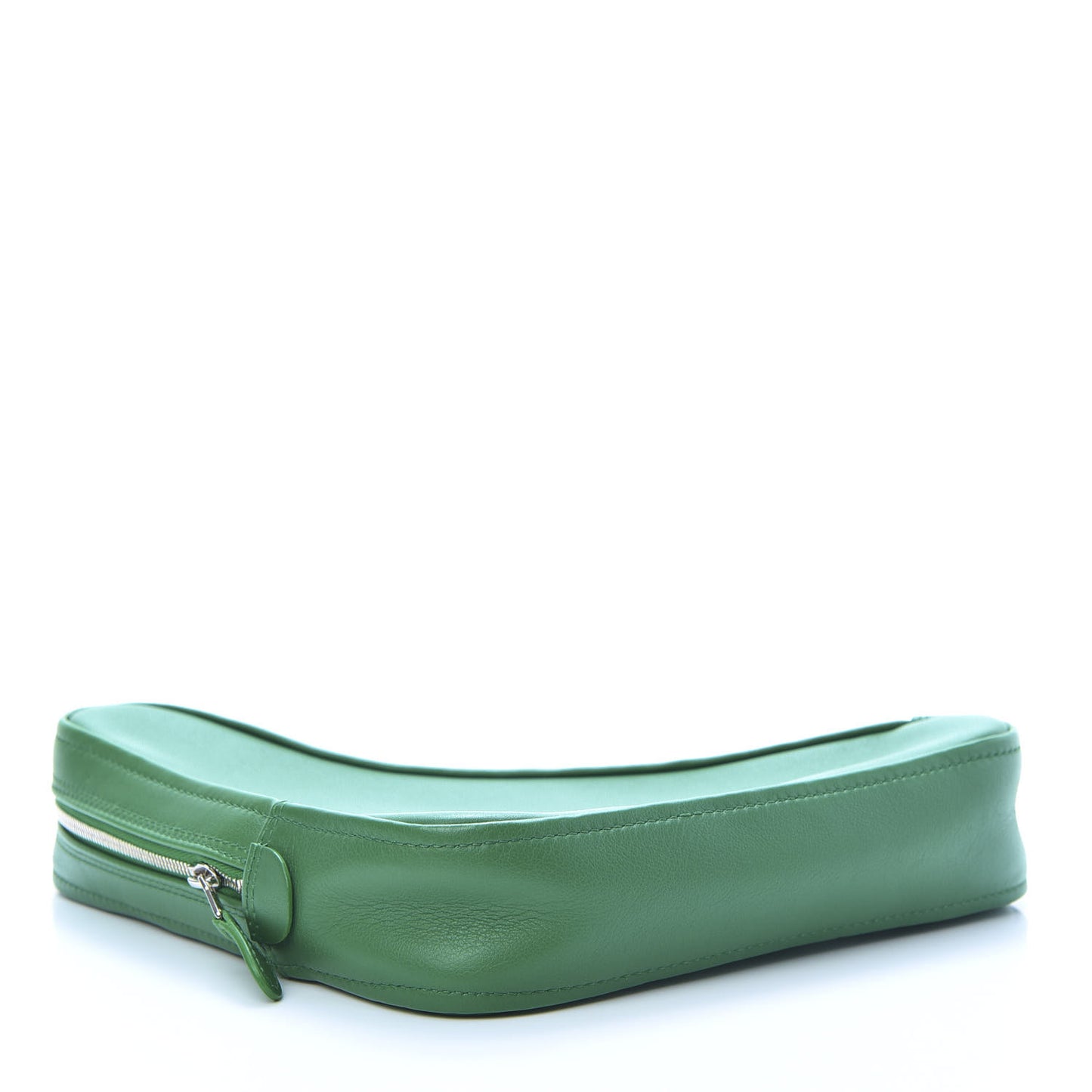 Shiny Day Calfskin M Triangle Pouch Vert Irlandais