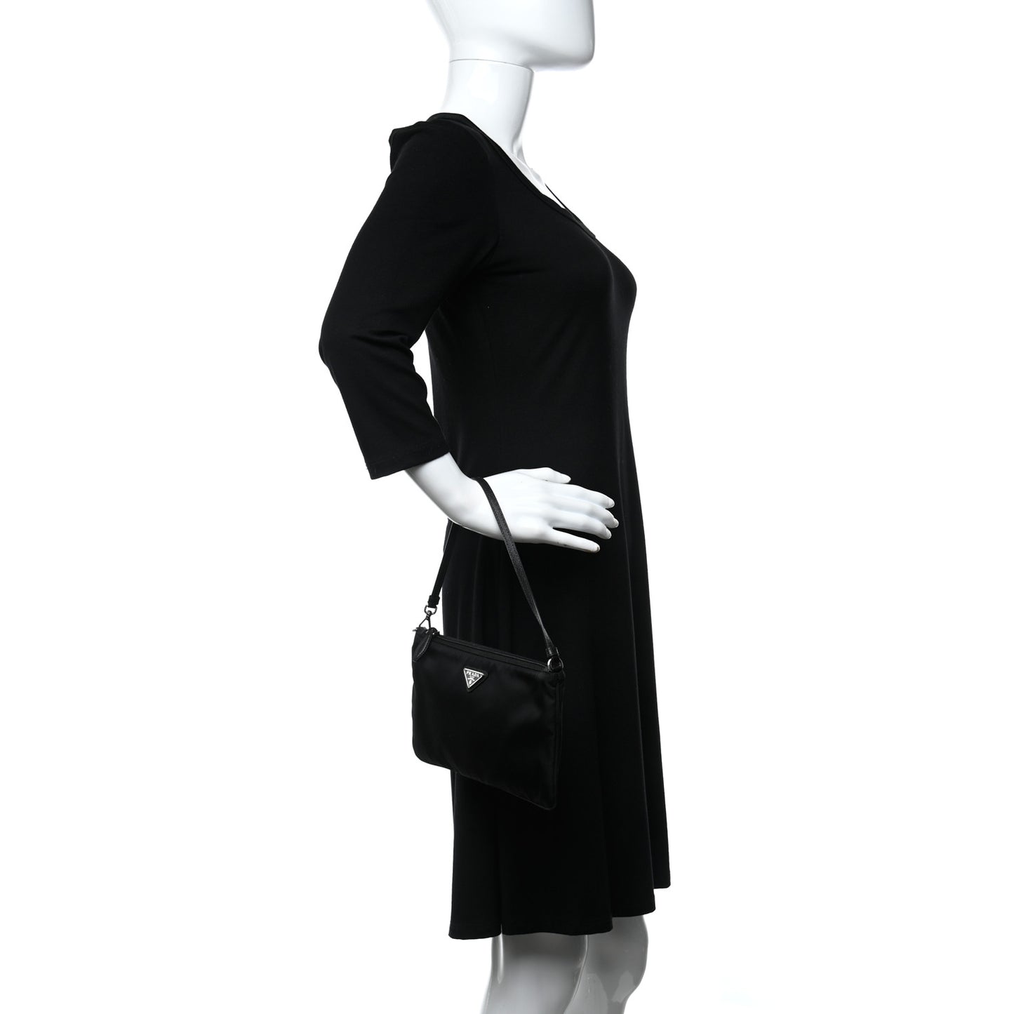 Re-Nylon Vela Pouch Black