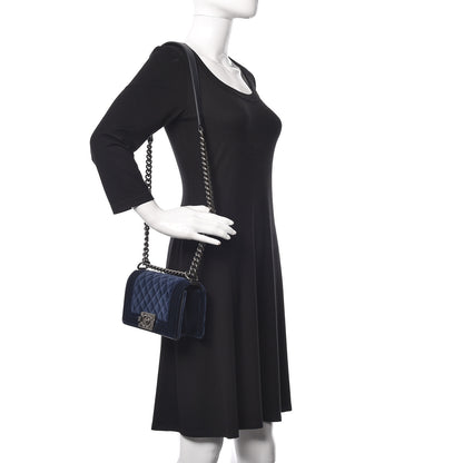 Chanel Velvet Quilted Small Boy Flap Marine Fonce 2 of 17