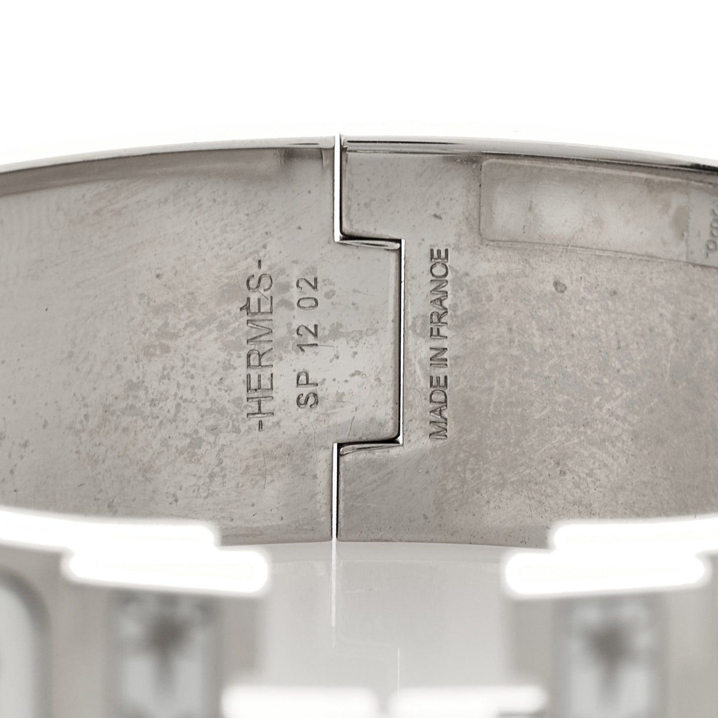 Enamel Wide Printed Sous Le Charme D Orphee Clic Clac H Bracelet Platinum White