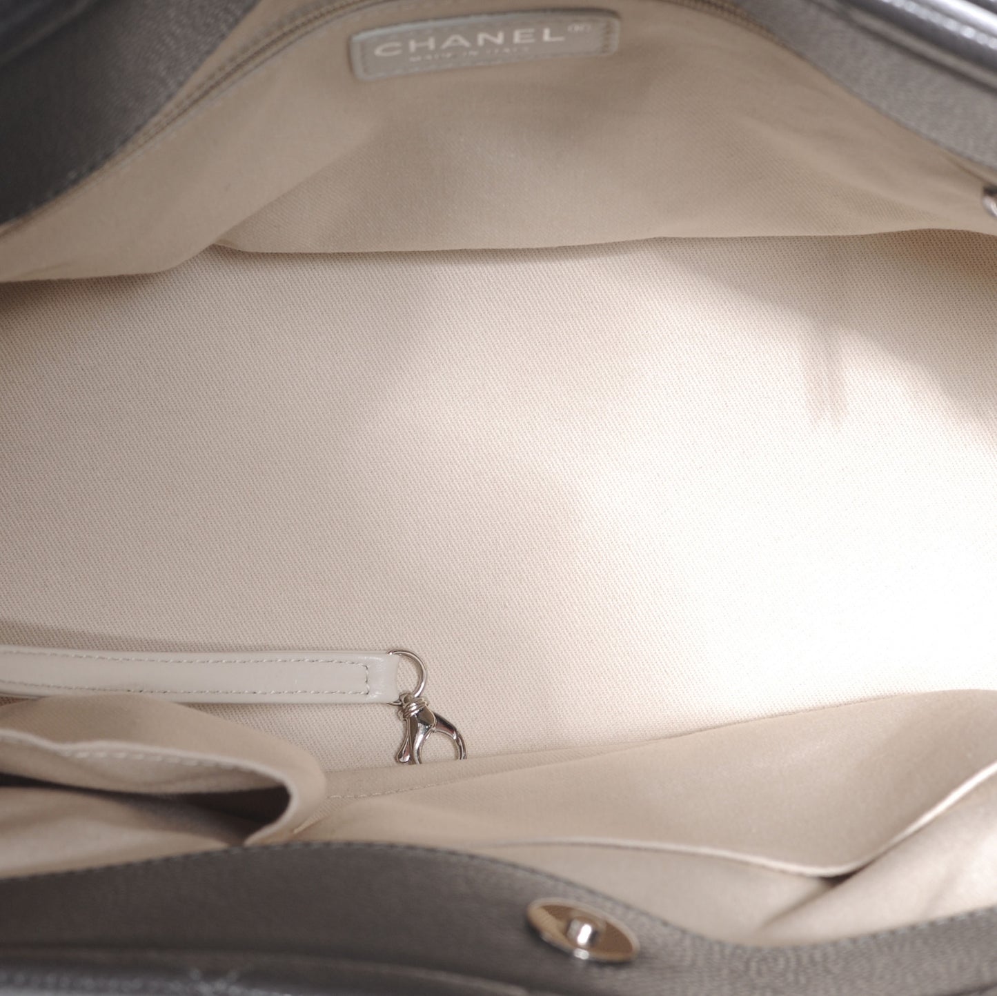 Caviar CC Timeless Soft Tote Grey