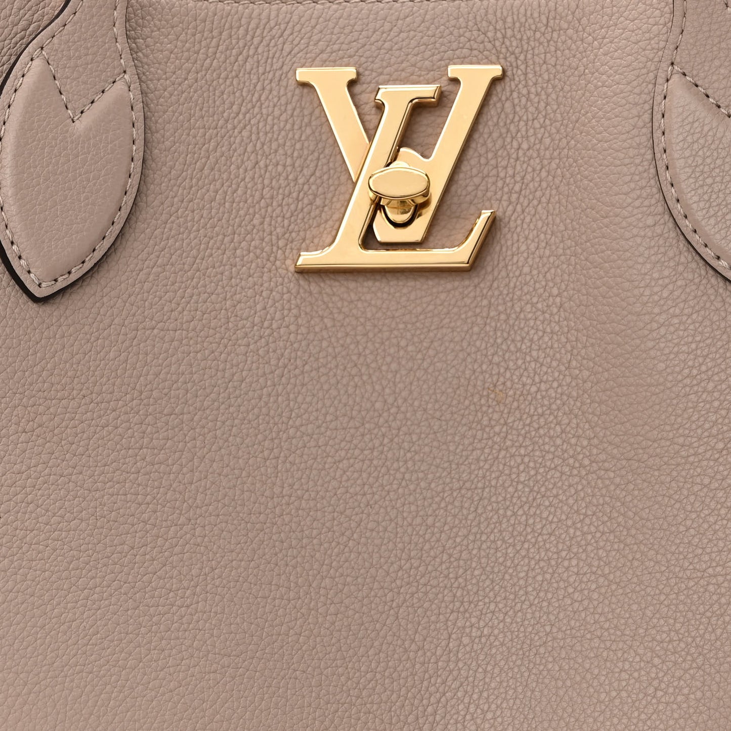 Grained Calfskin Lockme Shopper Greige