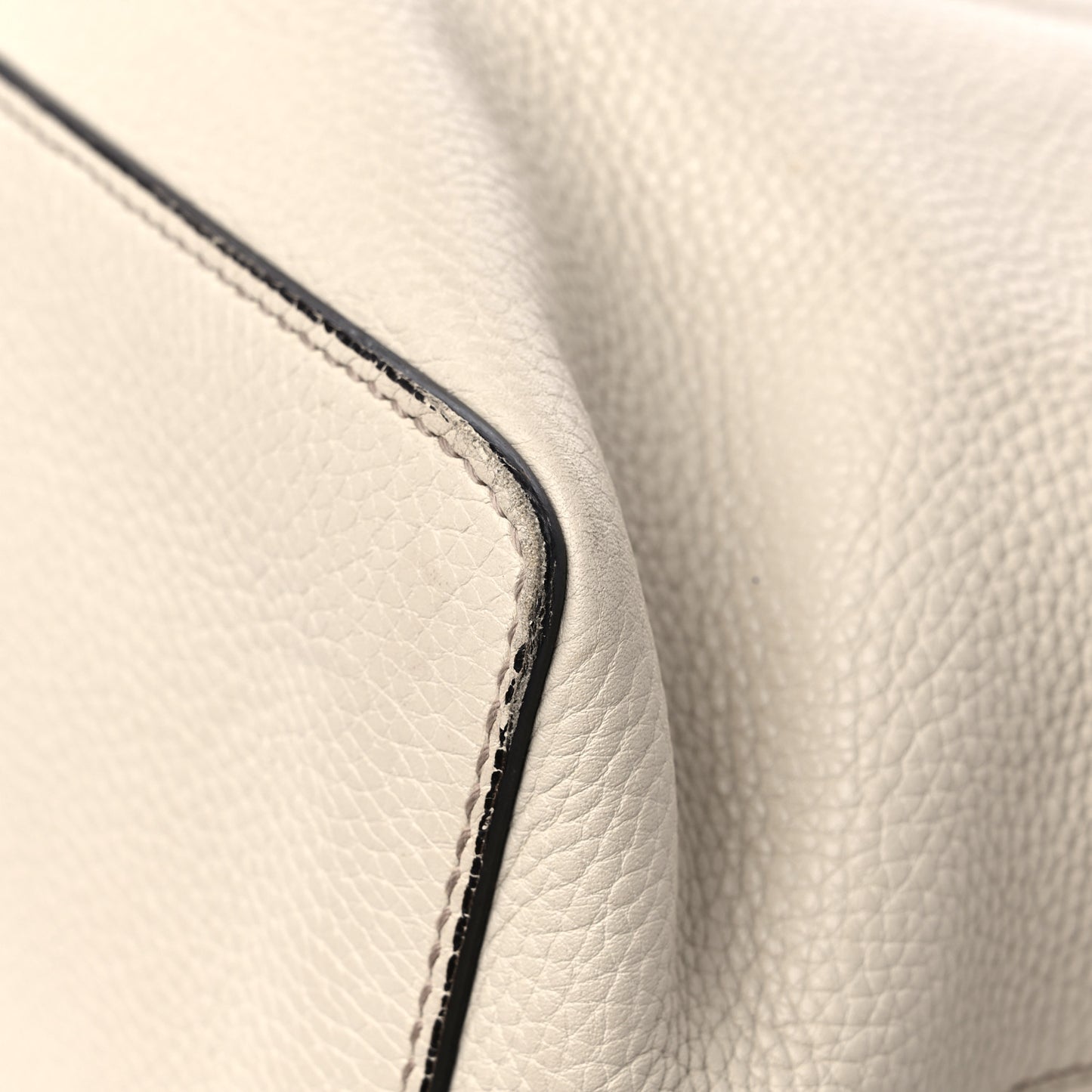 Pebbled Calfskin Large Soho Hobo Off White