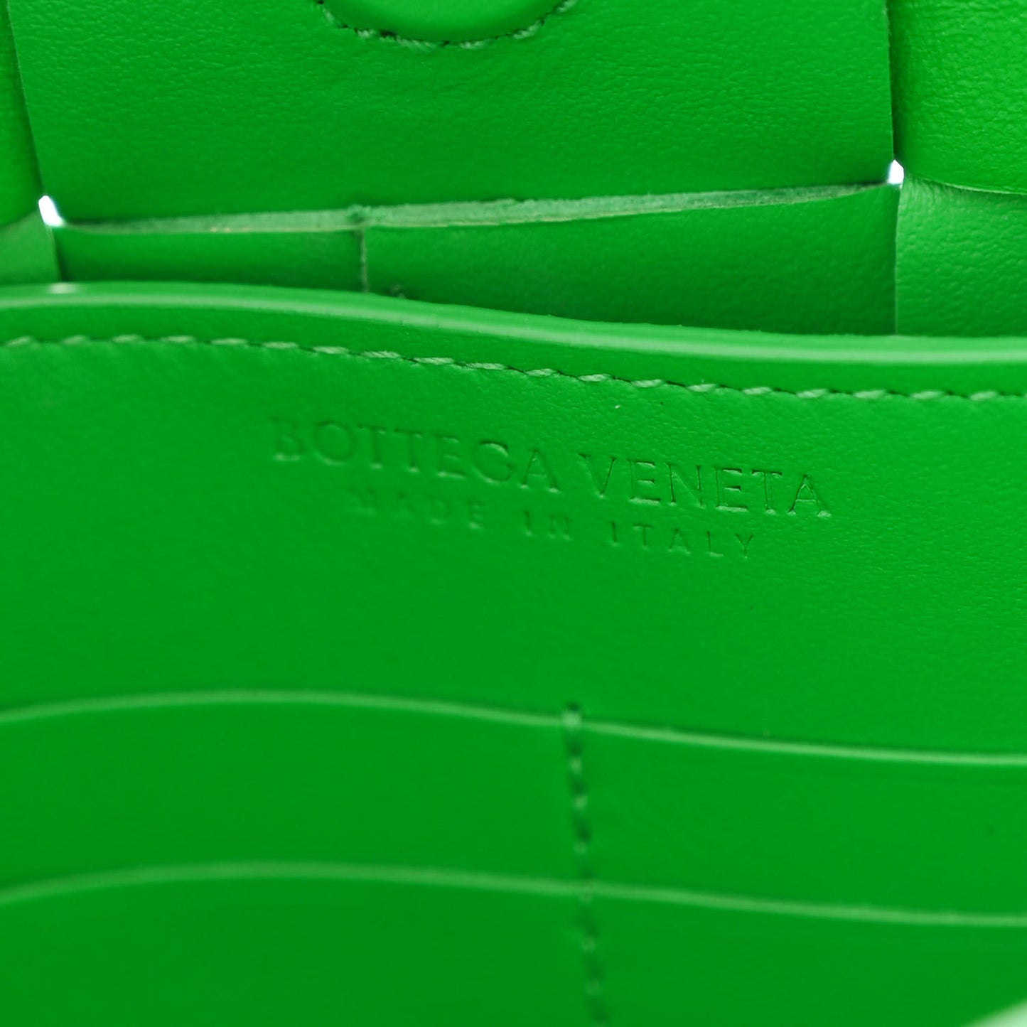 Calfskin Maxi Intrecciato Cassette Pouch On Strap Parakeet