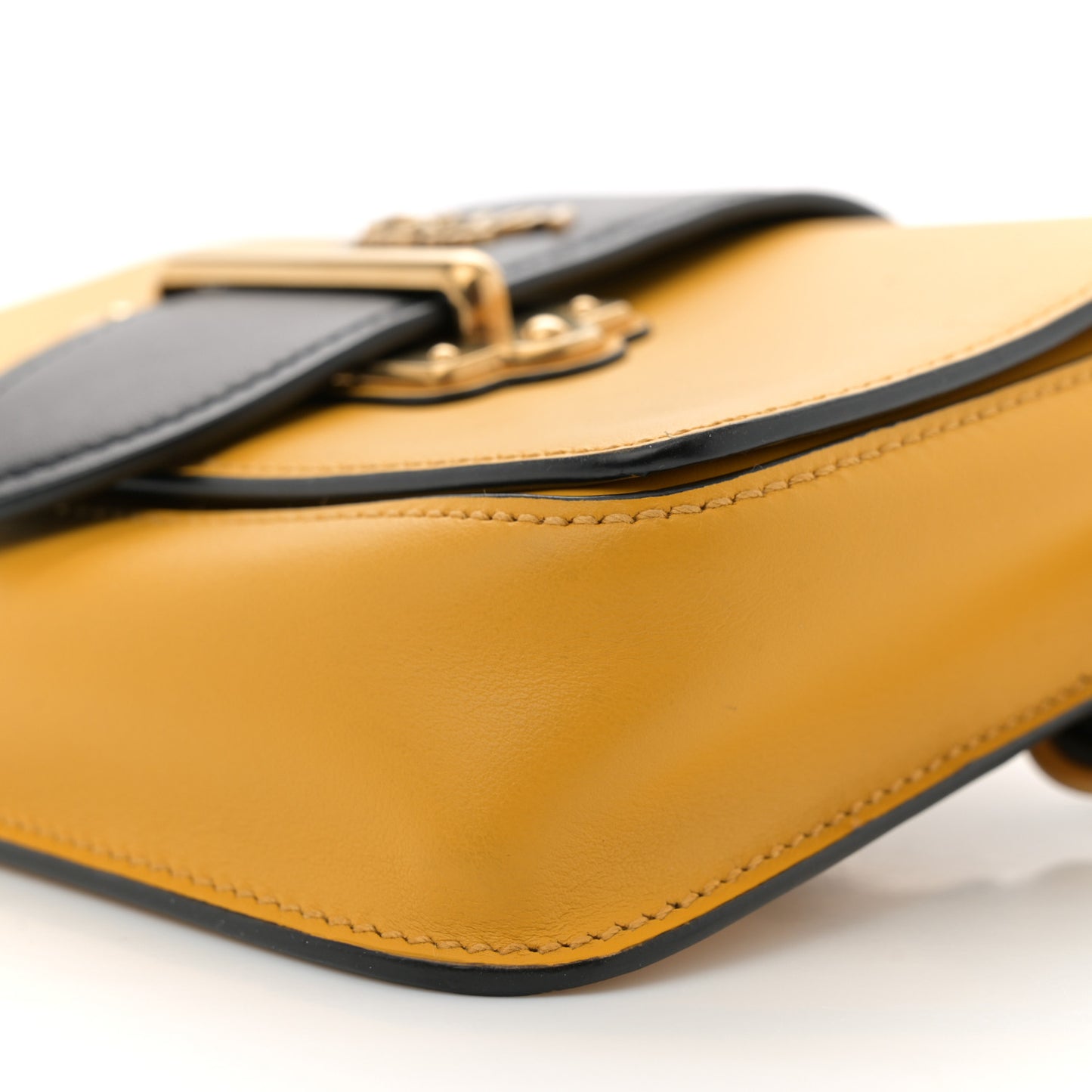 Saffiano City Calf Cahier Belt Bag Soleil Black