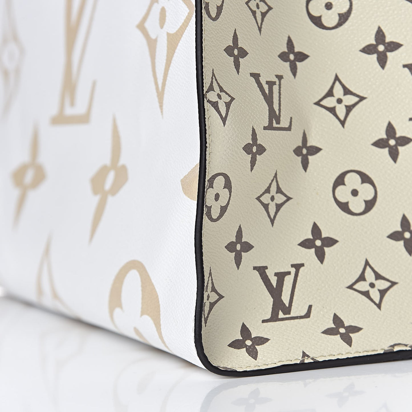 Monogram Giant Onthego GM Kaki Beige