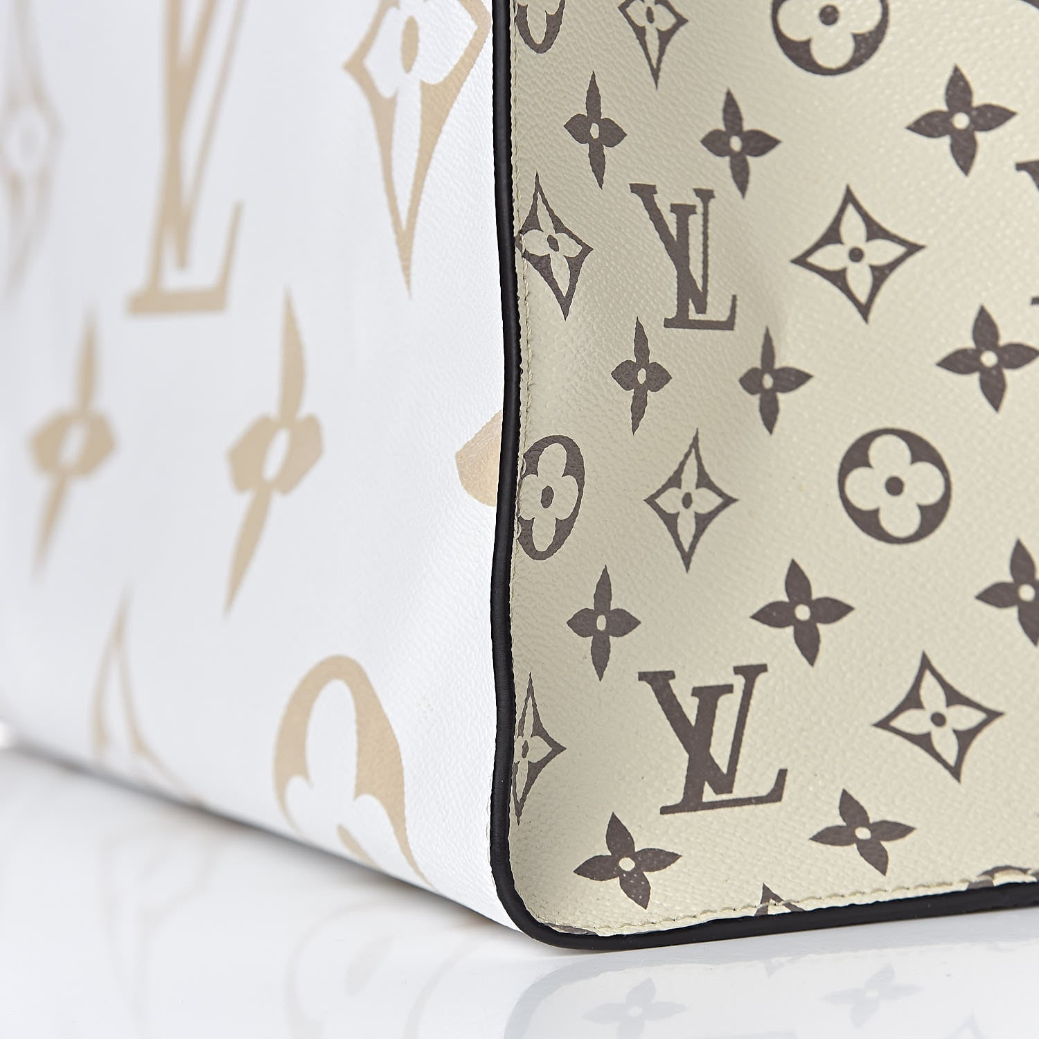 Louis Vuitton Monogram Giant Onthego GM Kaki Beige 12 of 13