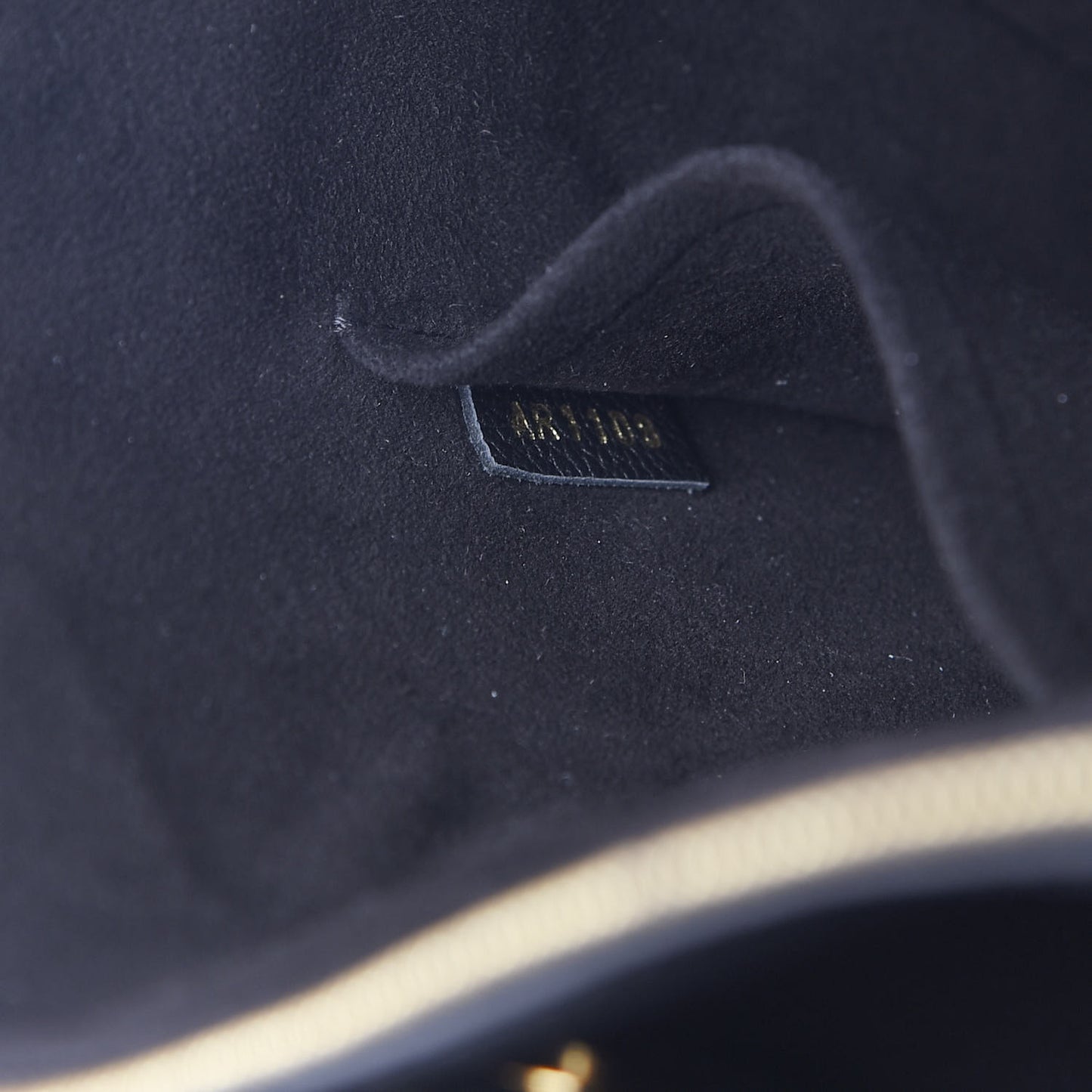 Calfskin Lockmeto Black