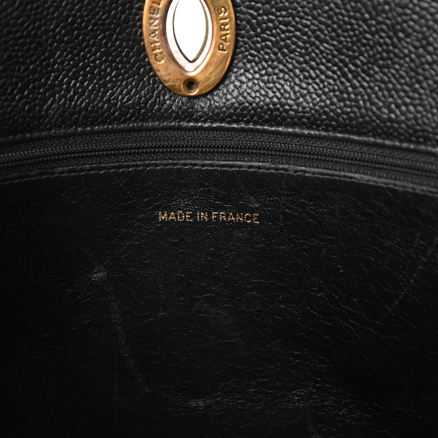 Caviar Quilted CC Shoulder Bag Black