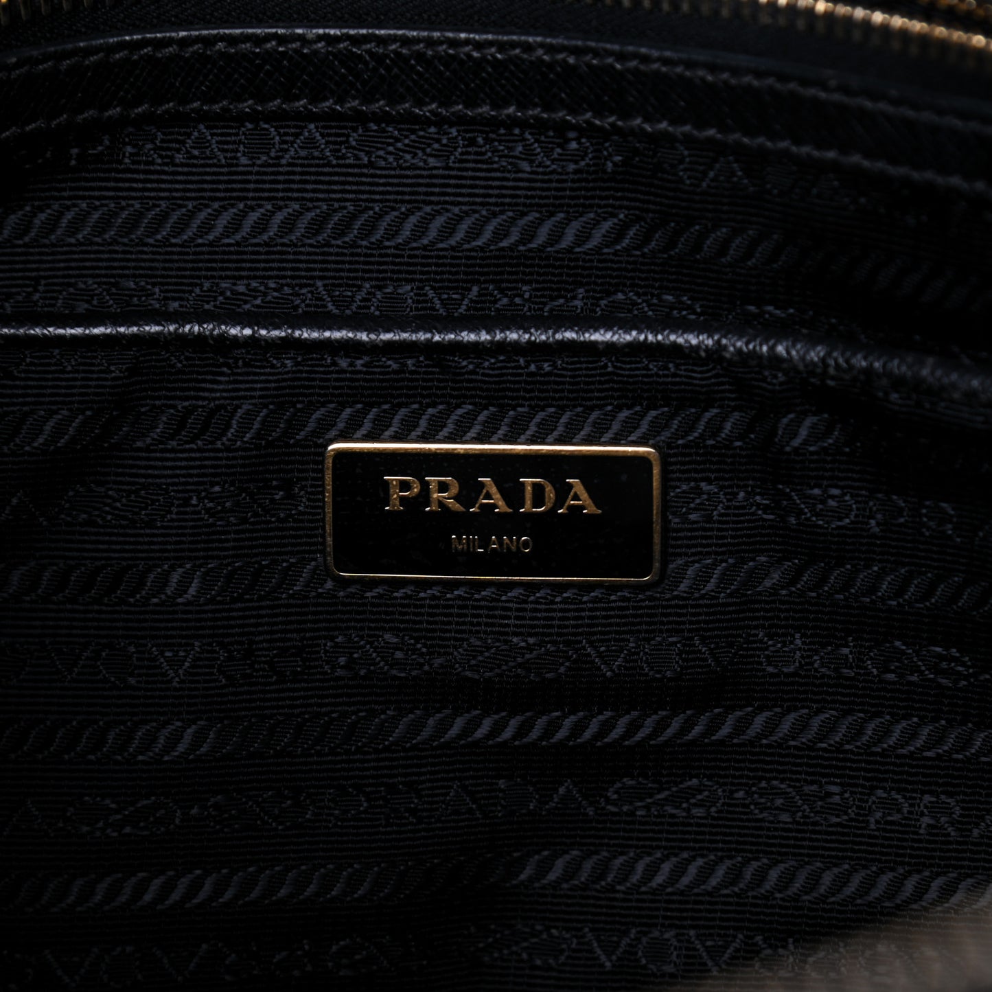 Saffiano Medium Galleria Double Zip Tote Black