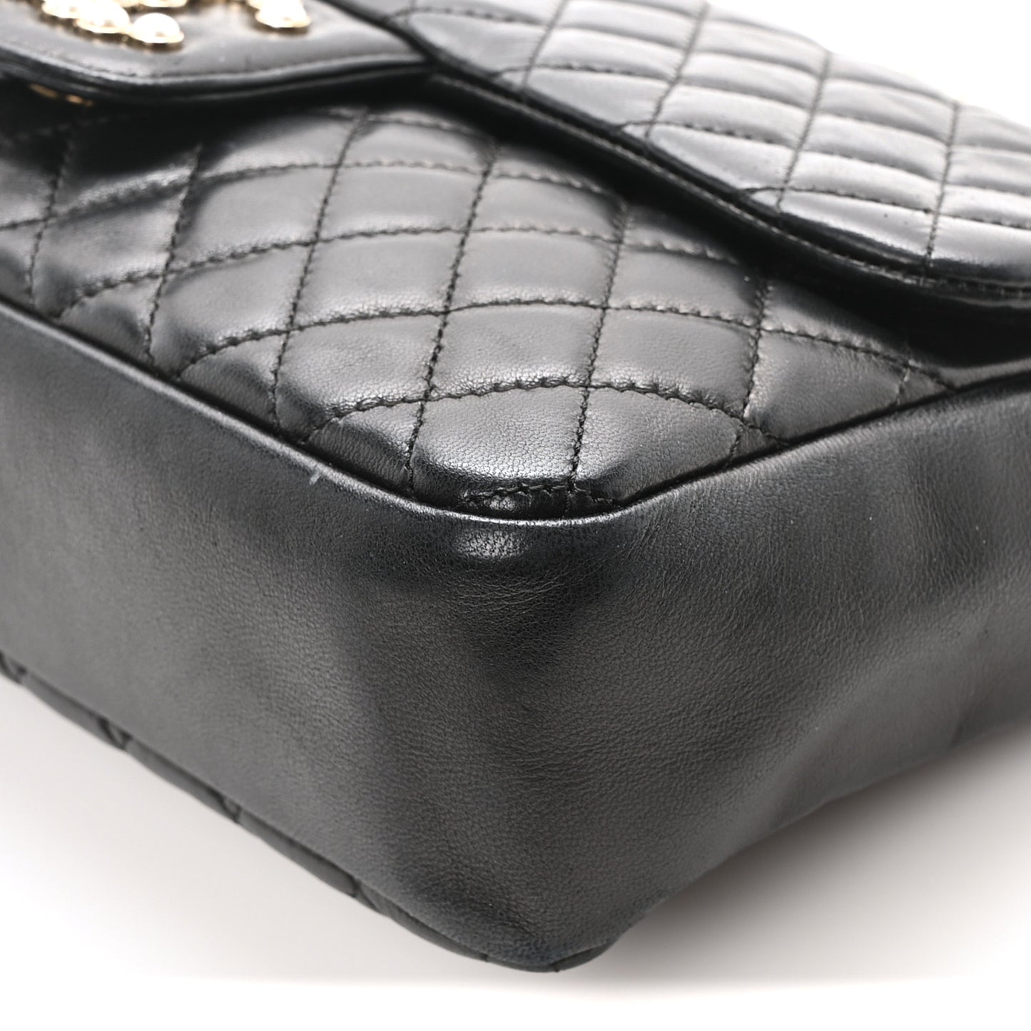 Lambskin Quilted Medium Westminster Pearl Flap Black