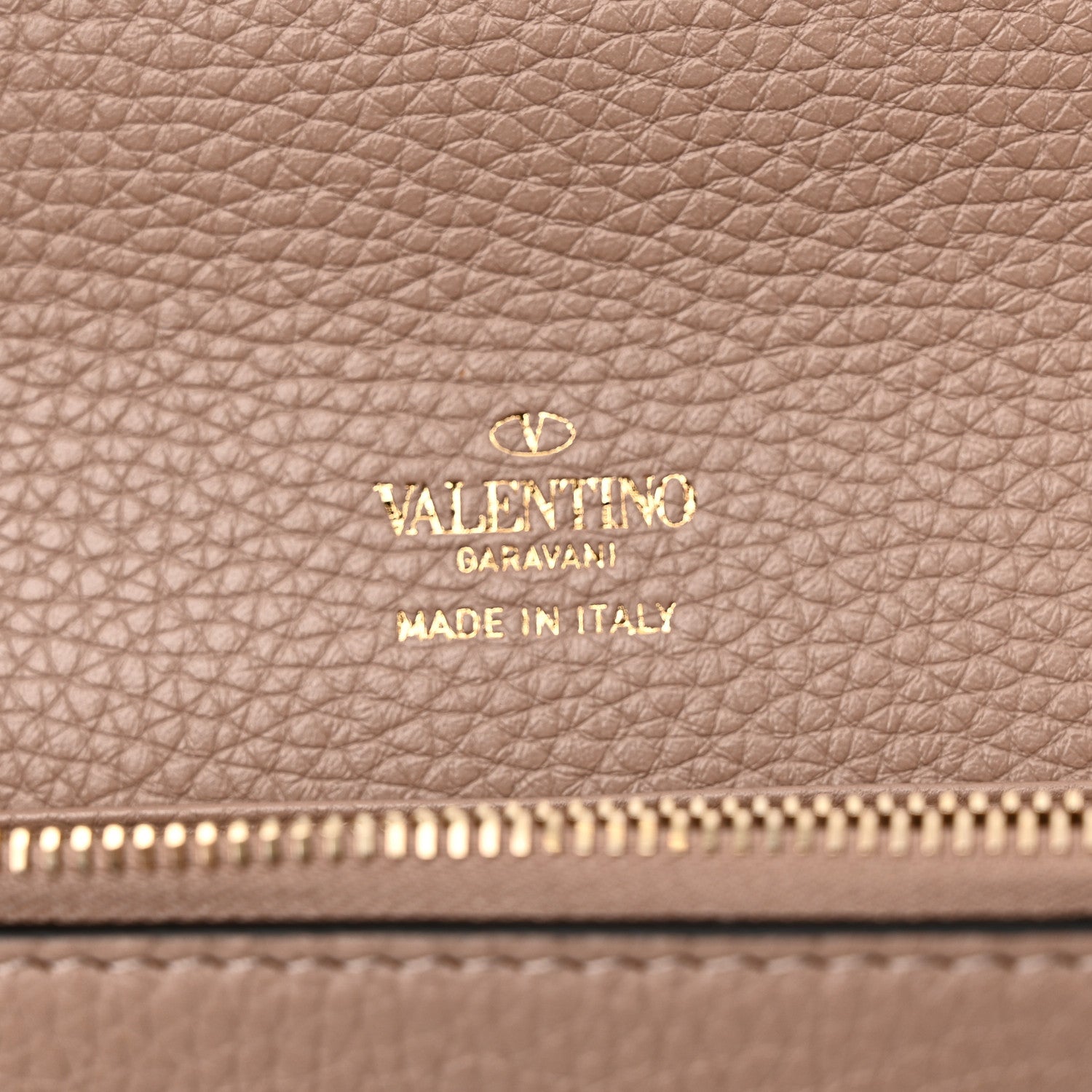 Valentino Garavani Pebbled Calfskin Rockstud Flip Lock Wallet On Chain Poudre 6 of 10
