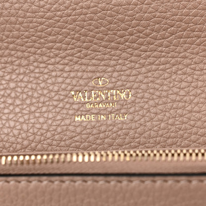 Valentino Garavani Pebbled Calfskin Rockstud Flip Lock Wallet On Chain Poudre 6 of 10