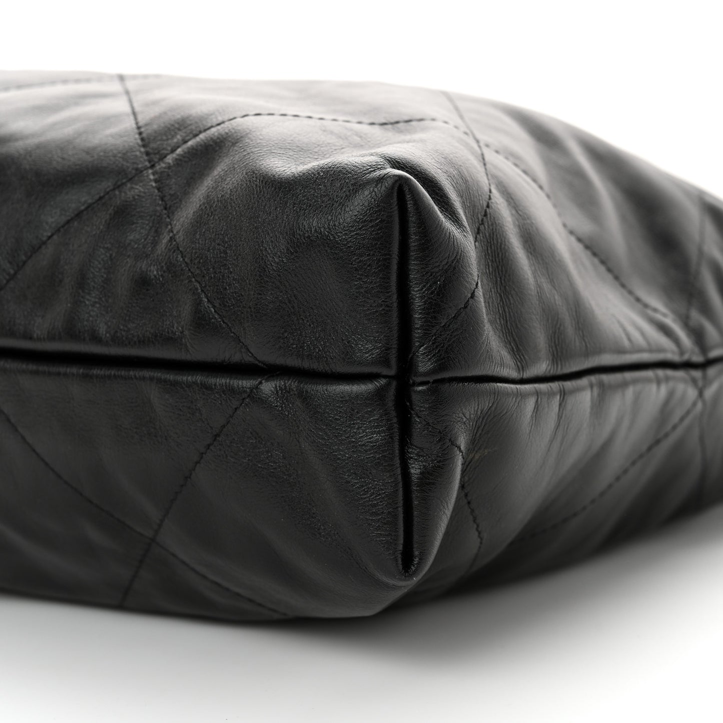 Shiny Calfskin Quilted Chanel 22 Black