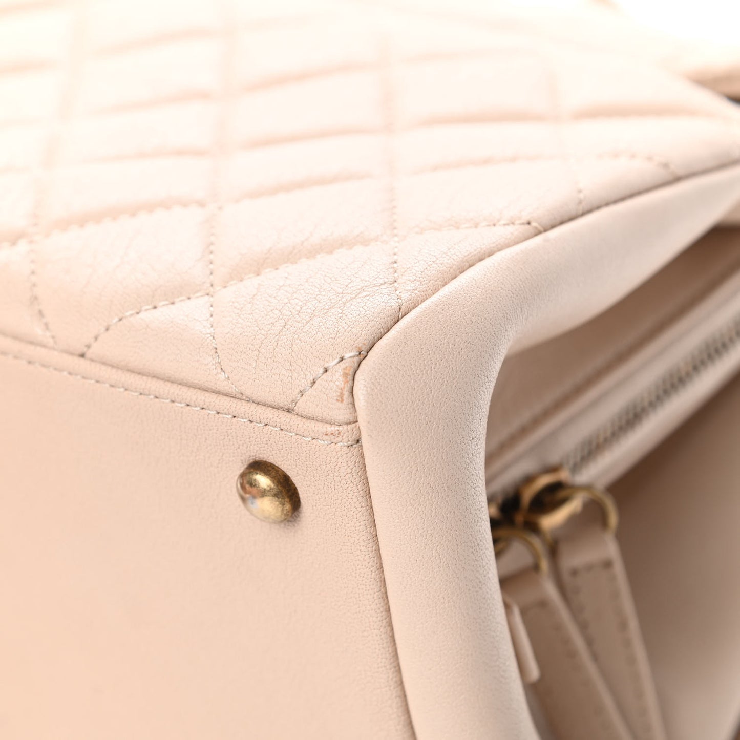 Shiny Sheepskin Quilted Large Trapezio Flap Beige