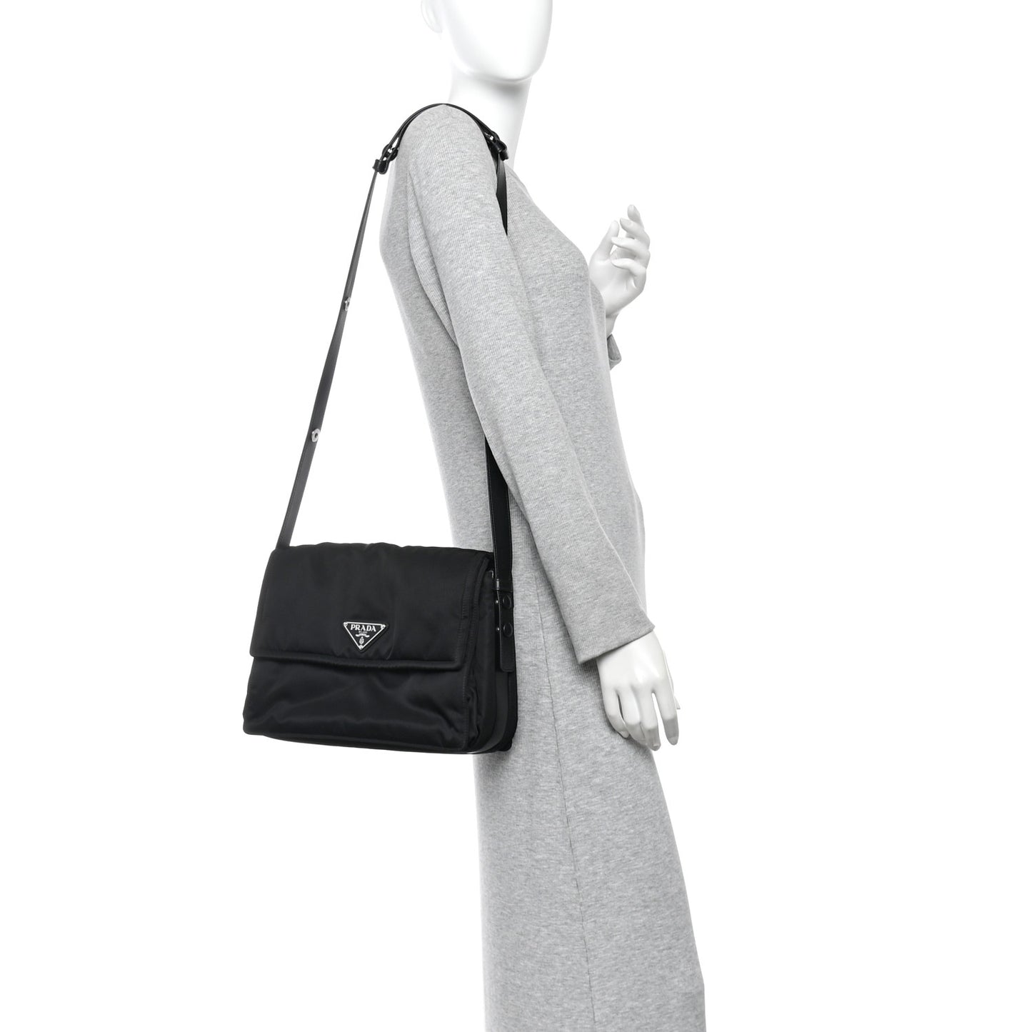 Re-Nylon Padded Medium Traveller Black