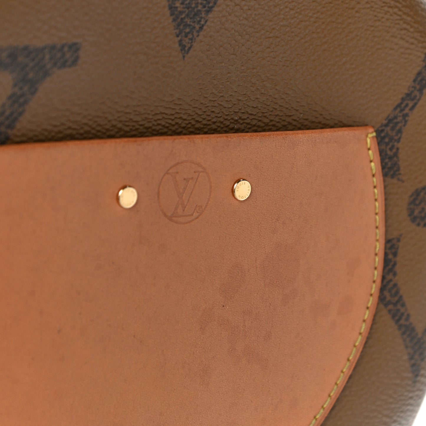 Reverse Monogram Giant Boite Chapeau Souple