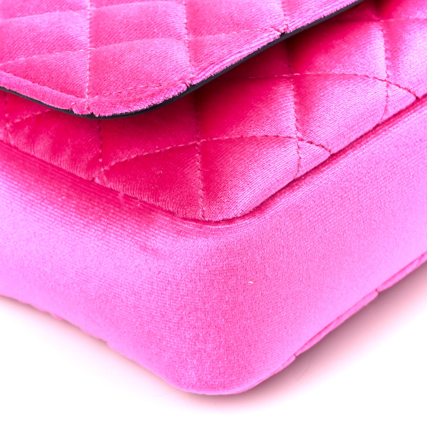 Velvet Quilted Medusa Chain Crossbody Pink