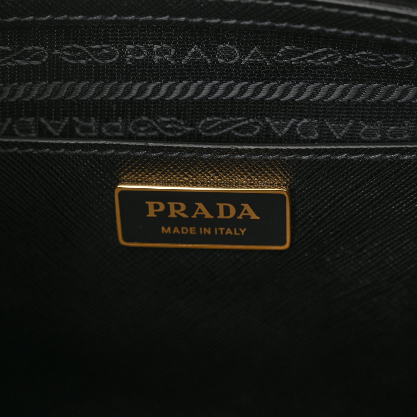 Saffiano Lux Extra Large Galleria Double Zip Tote Black