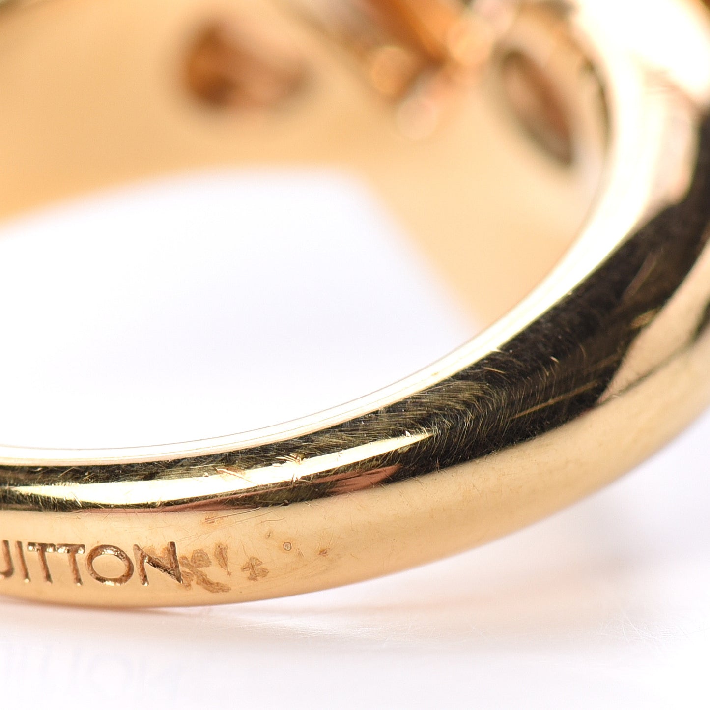 Essential V Guilloché Ring S Gold