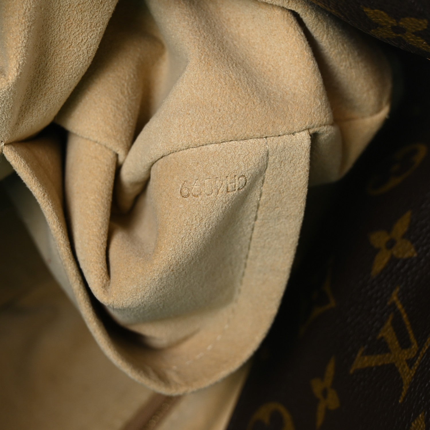 Louis Vuitton Monogram Artsy GM 7 of 10