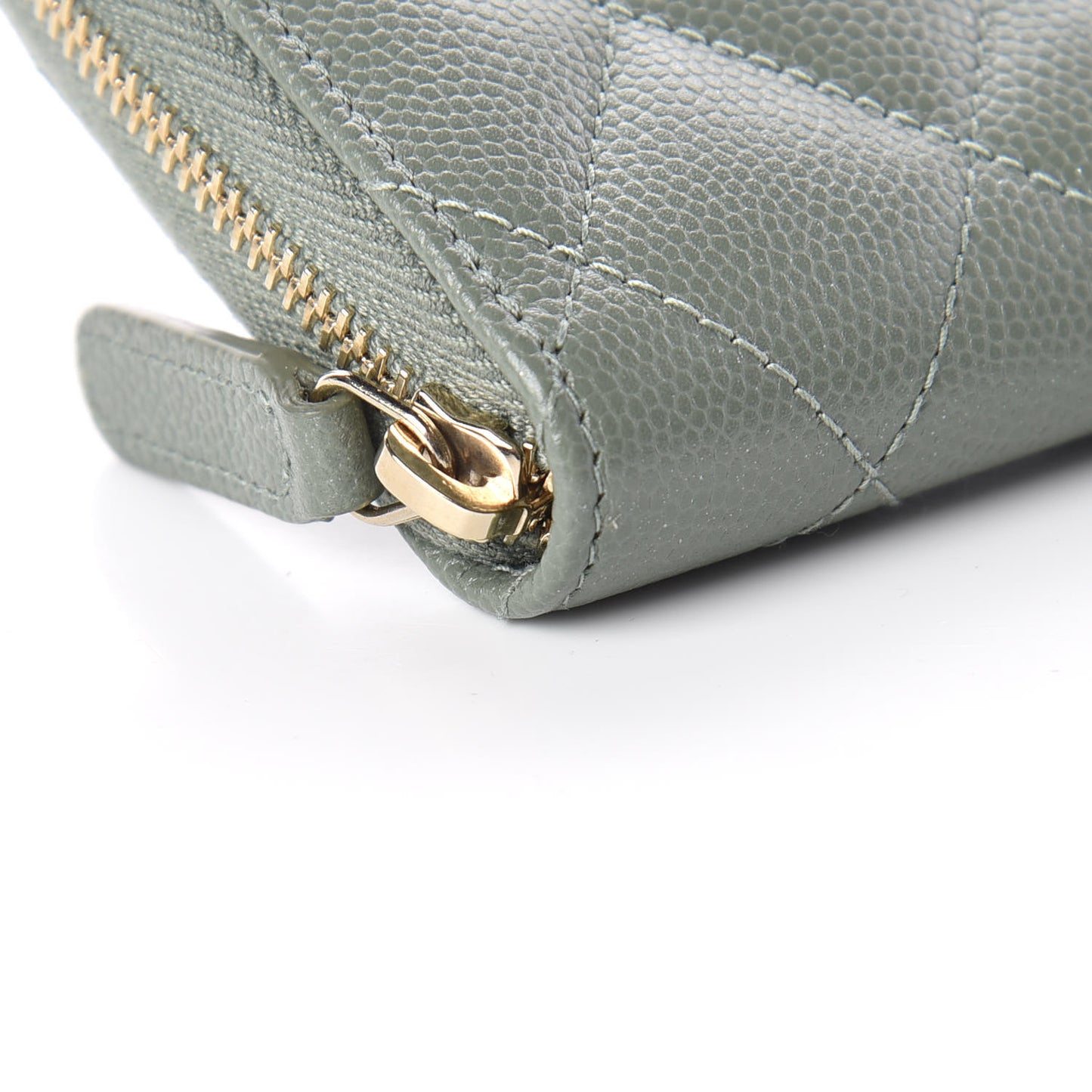 Iridescent Caviar Quilted Zip Coin Purse Green