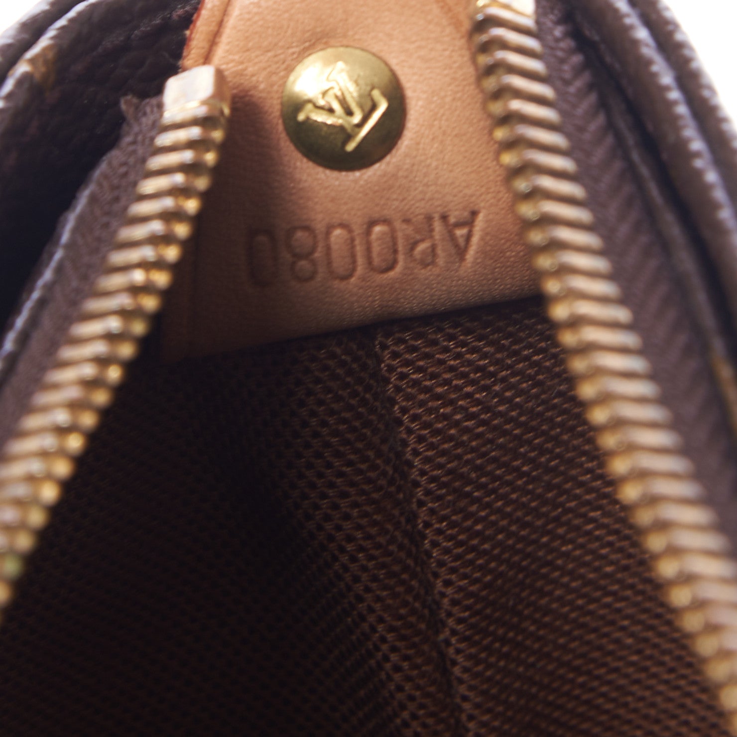Louis Vuitton Monogram Cabas Mezzo 8 of 9