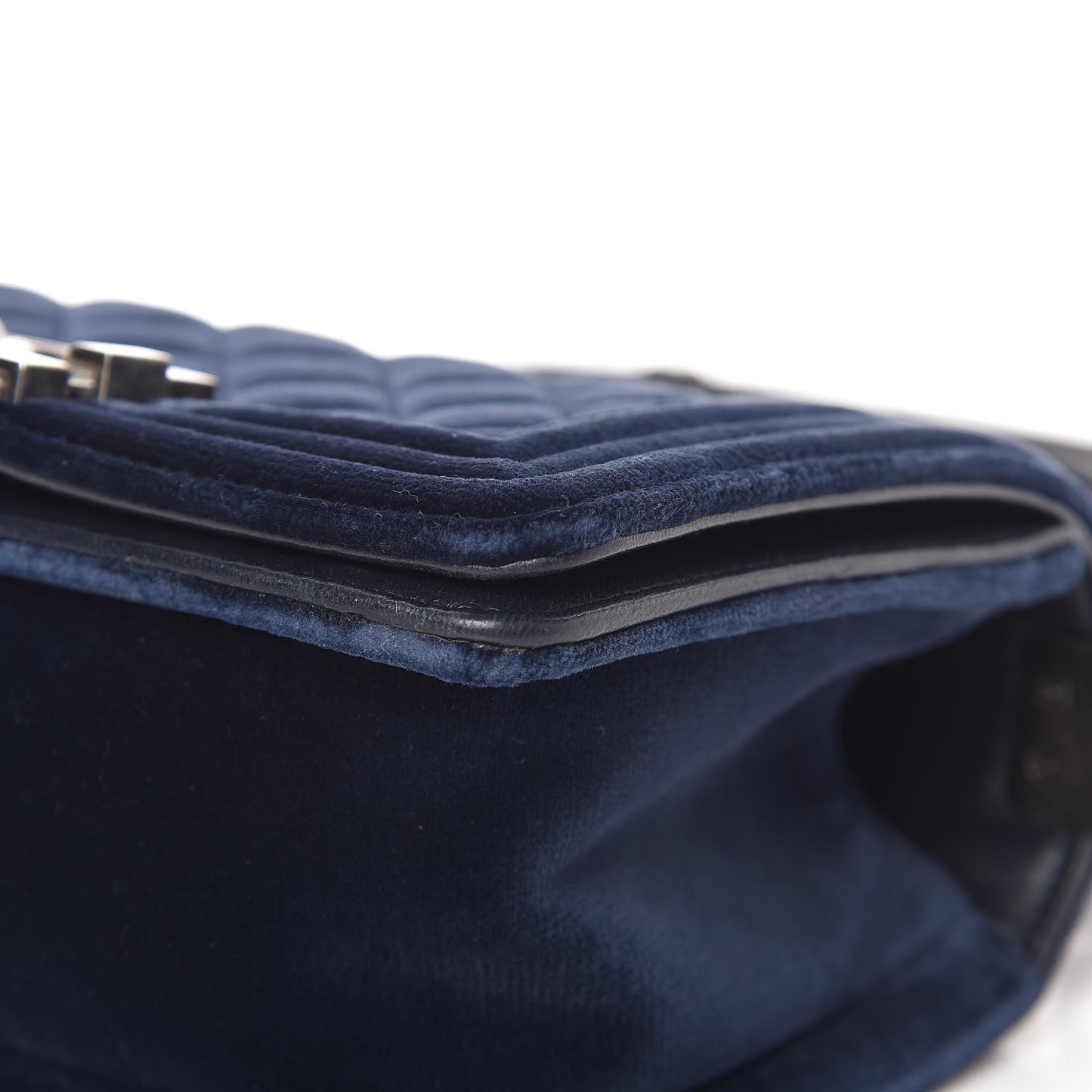 Velvet Quilted Small Boy Flap Marine Fonce