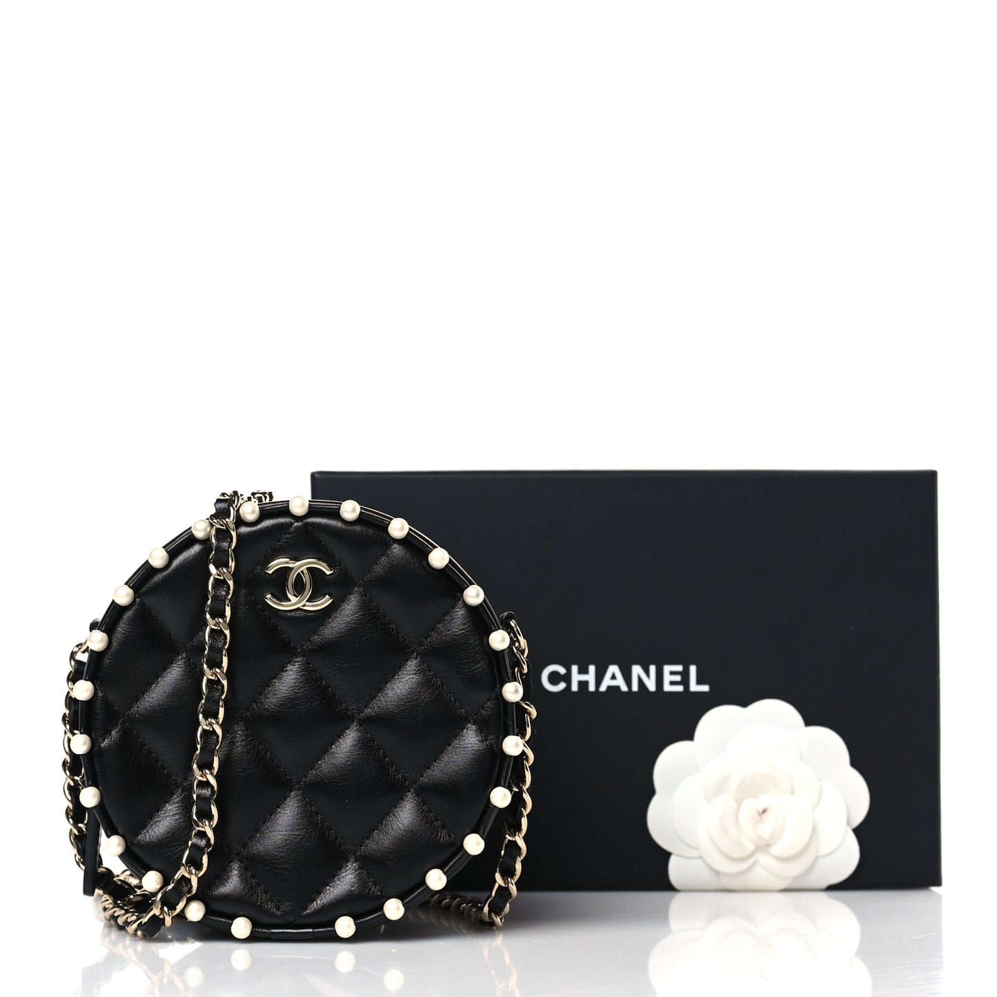 Calfskin Quilted Pearl Round Clutch With Chain Black