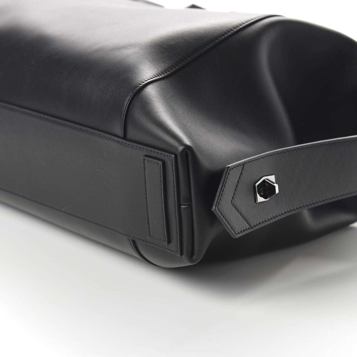 Smooth Calfskin Medium Soft Antigona Black
