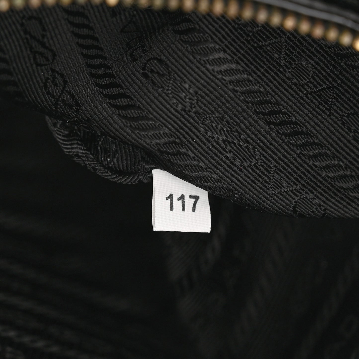 Saffiano Vernice Medium Galleria Double Zip Tote Black