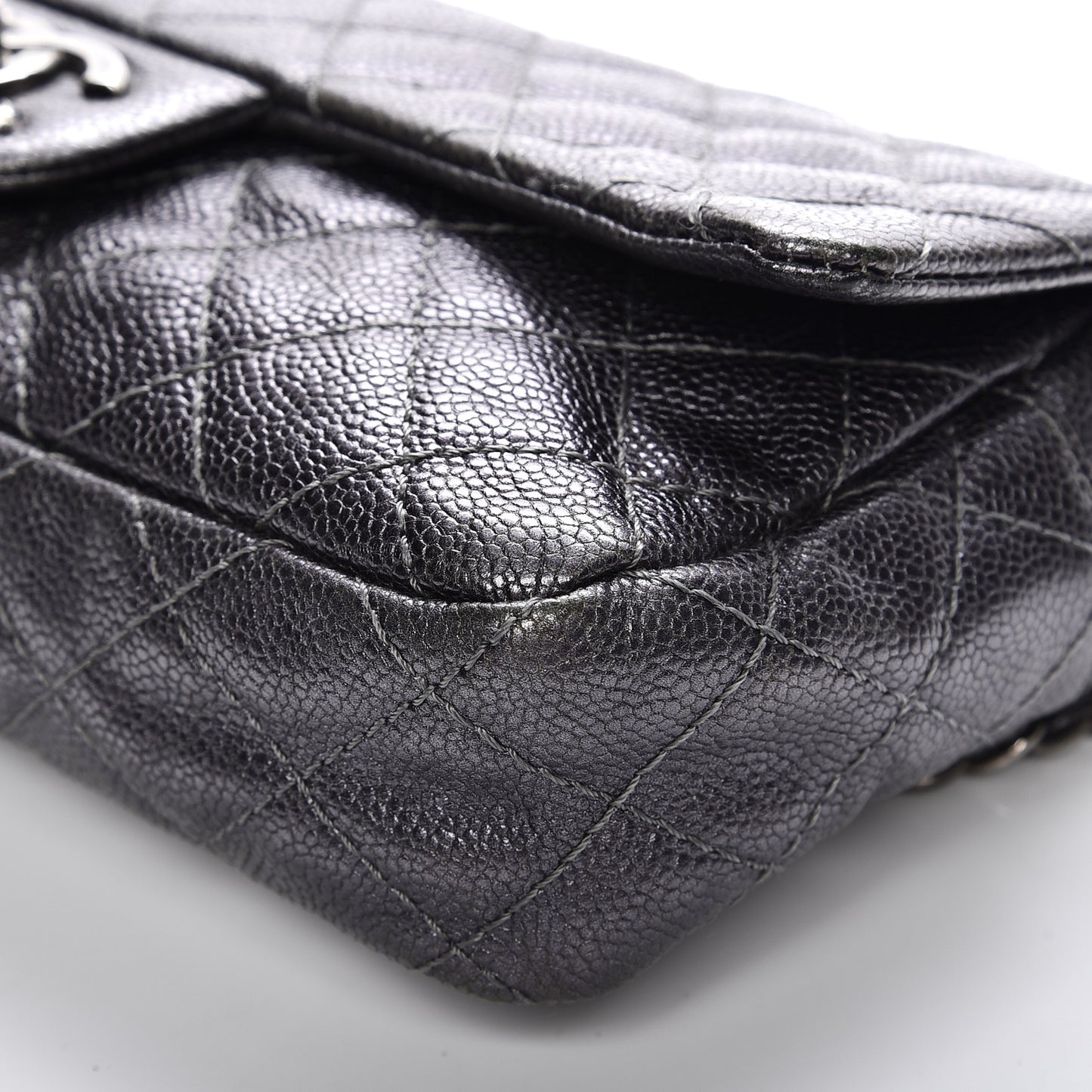 Iridescent Caviar Quilted Small Chic Flap Argent