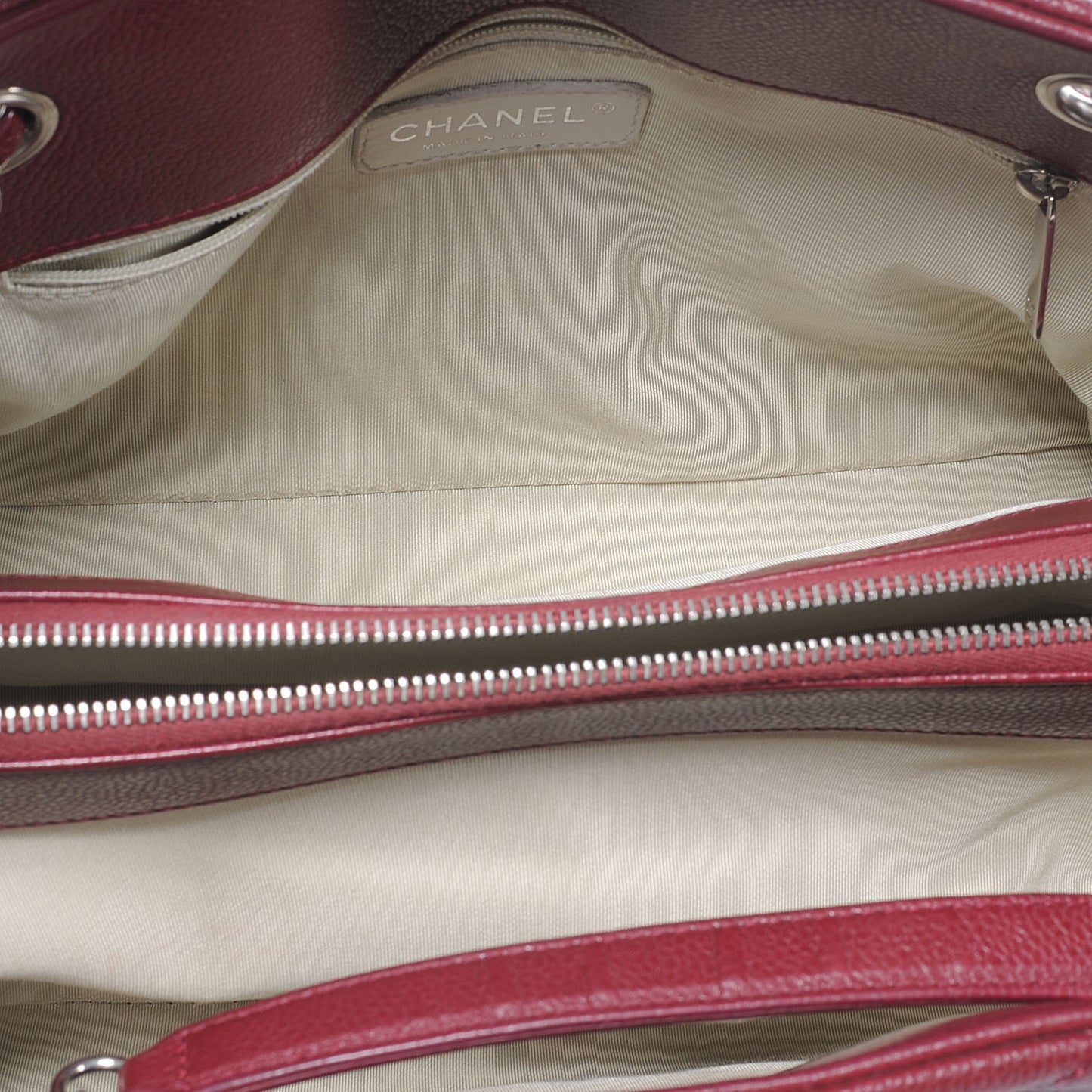 Caviar CC Timeless Soft Tote Red