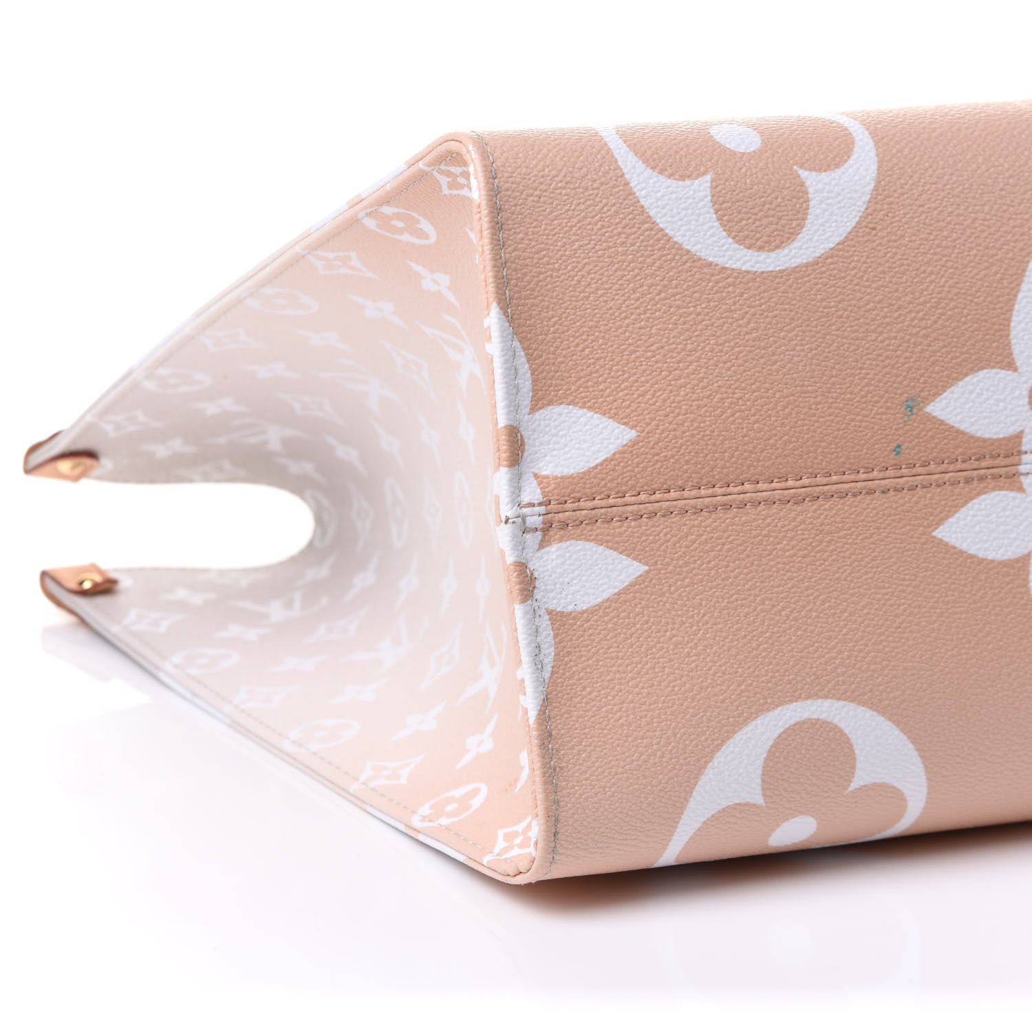 Louis Vuitton Monogram Giant By The Pool Onthego GM Brume 10 of 14