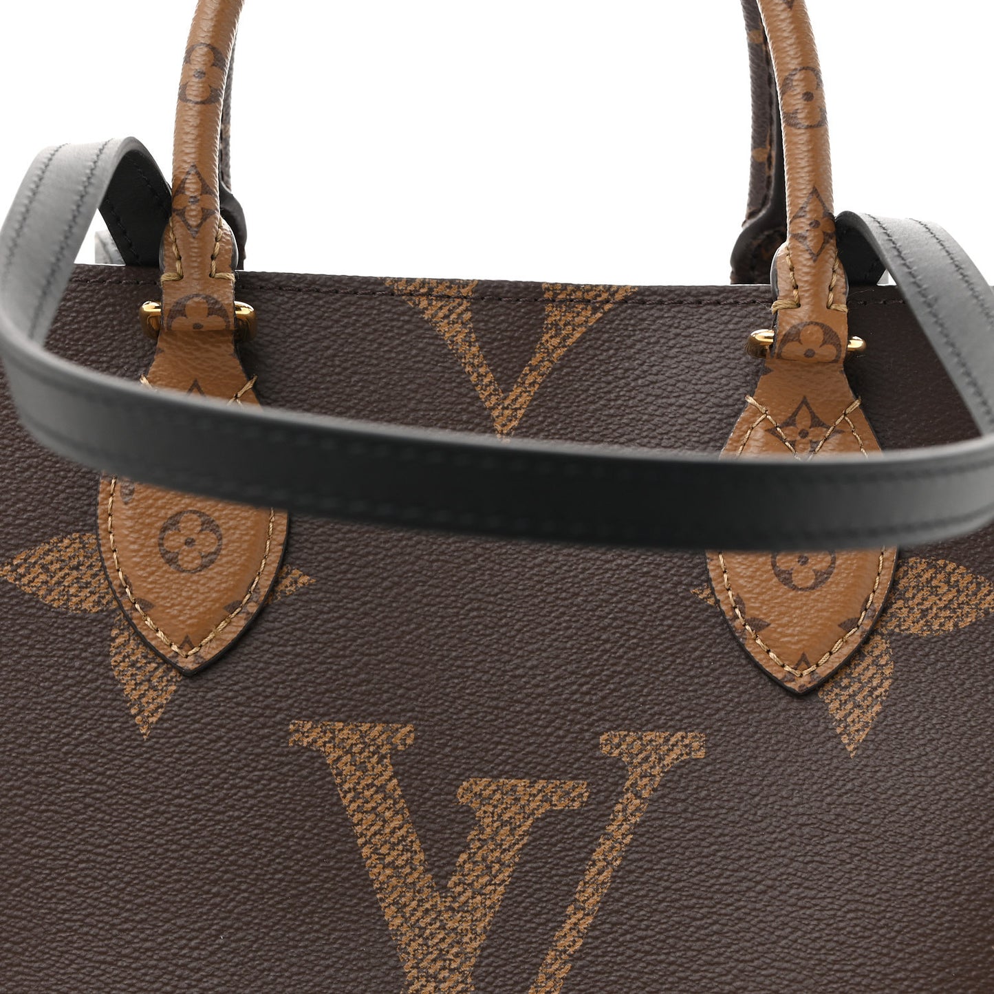 Reverse Monogram Giant Onthego MM