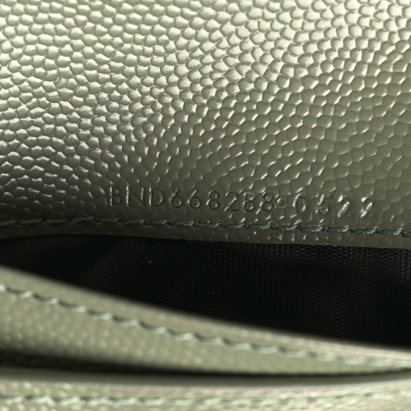 Grain De Poudre Matelasse Chevron Monogram Compact Zip Around Wallet Vert Kaki
