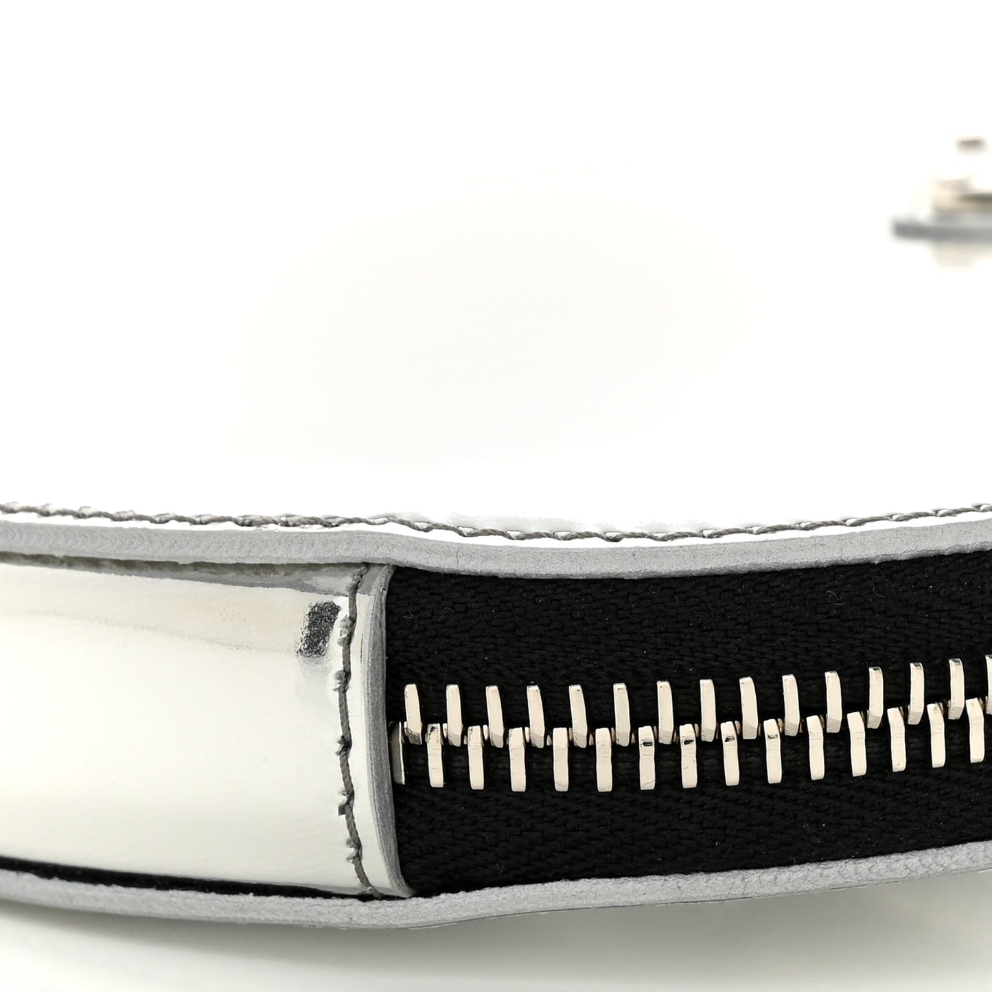 Spazzolato Round Chain Coin Crossbody Pouch Argento