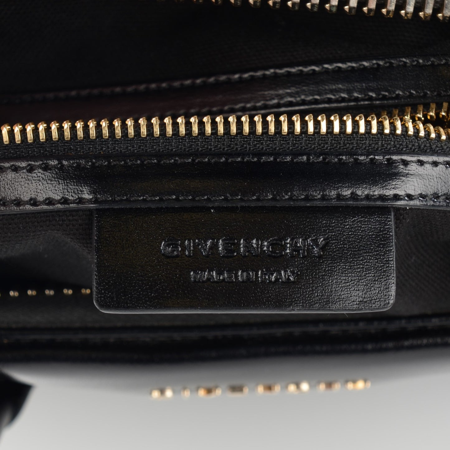 Shiny Lord Calfskin Small Antigona Black
