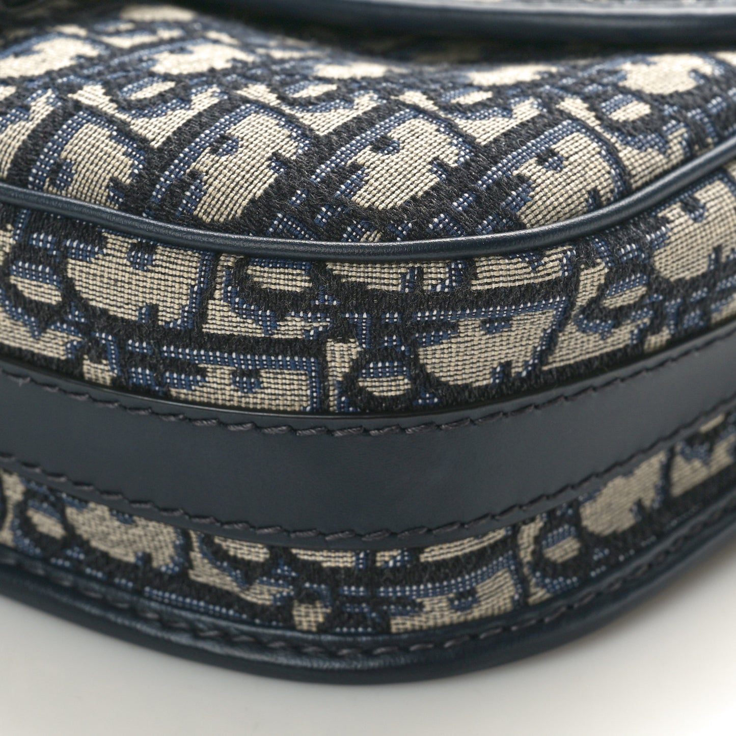 Oblique Medium Bobby Flap Blue