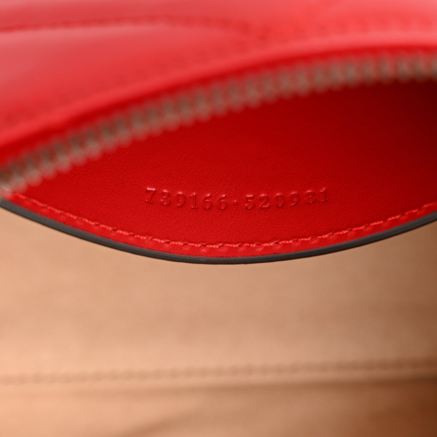 Calfskin Matelasse Chevron GG Marmont Sling Shoulder Bag Rosso