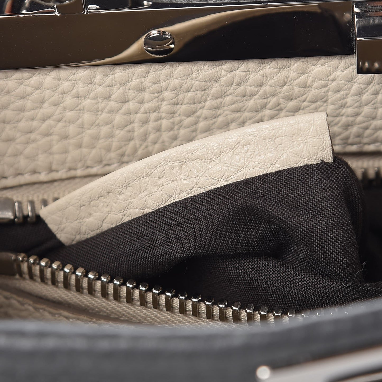 Cuoio Romano Selleria Bi-Color Medium Peekaboo Iconic Satchel Asfalto Latte