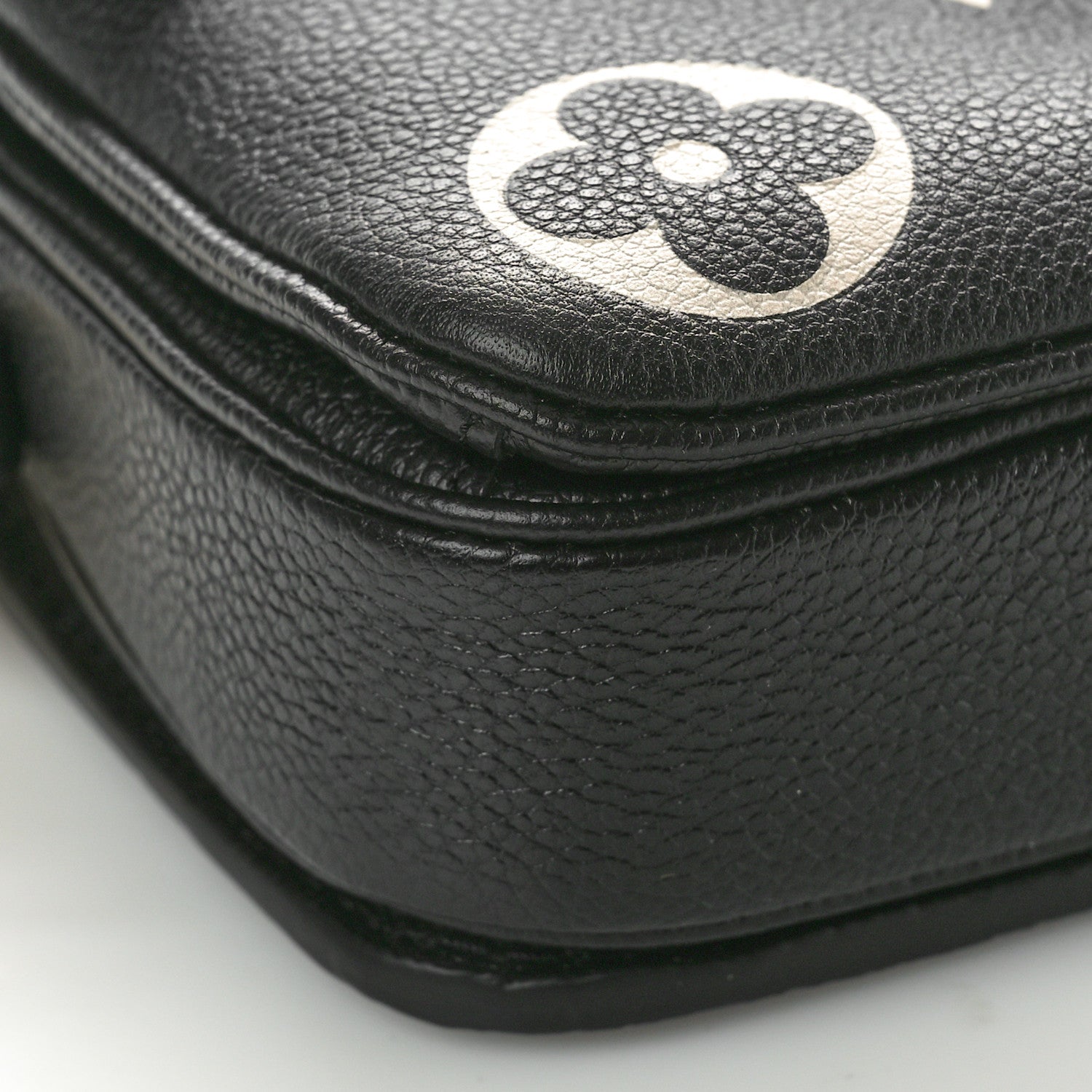 Louis Vuitton Empreinte Monogram Giant Pochette Metis East West Black Beige 8 of 10