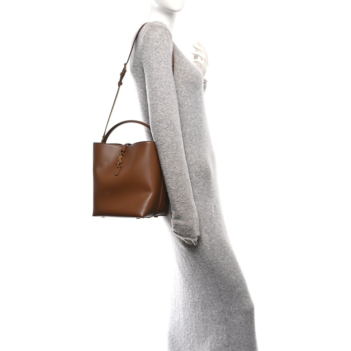 Shiny Calfskin Le 37 Bucket Bag Fox