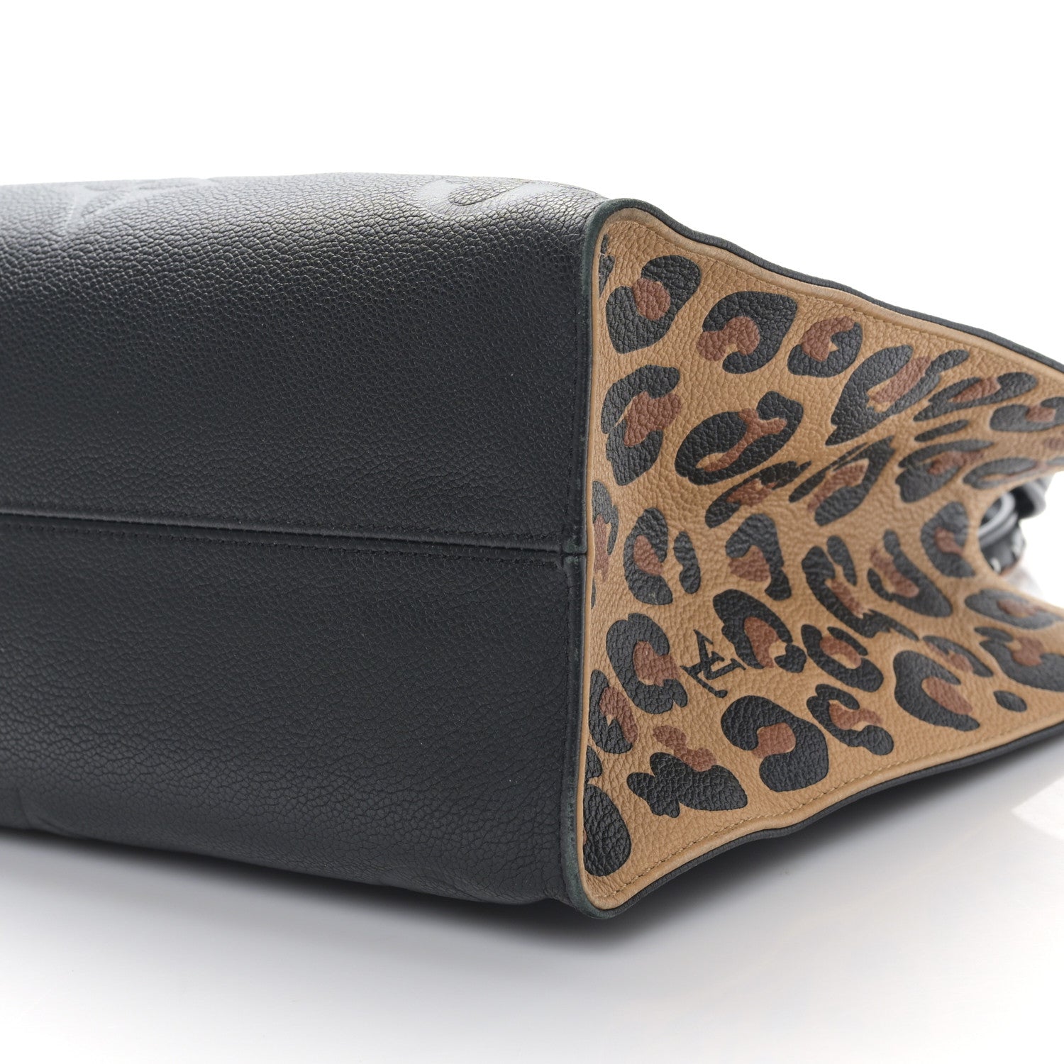 Louis Vuitton Empreinte Monogram Giant Wild At Heart Onthego MM Black 8 of 8