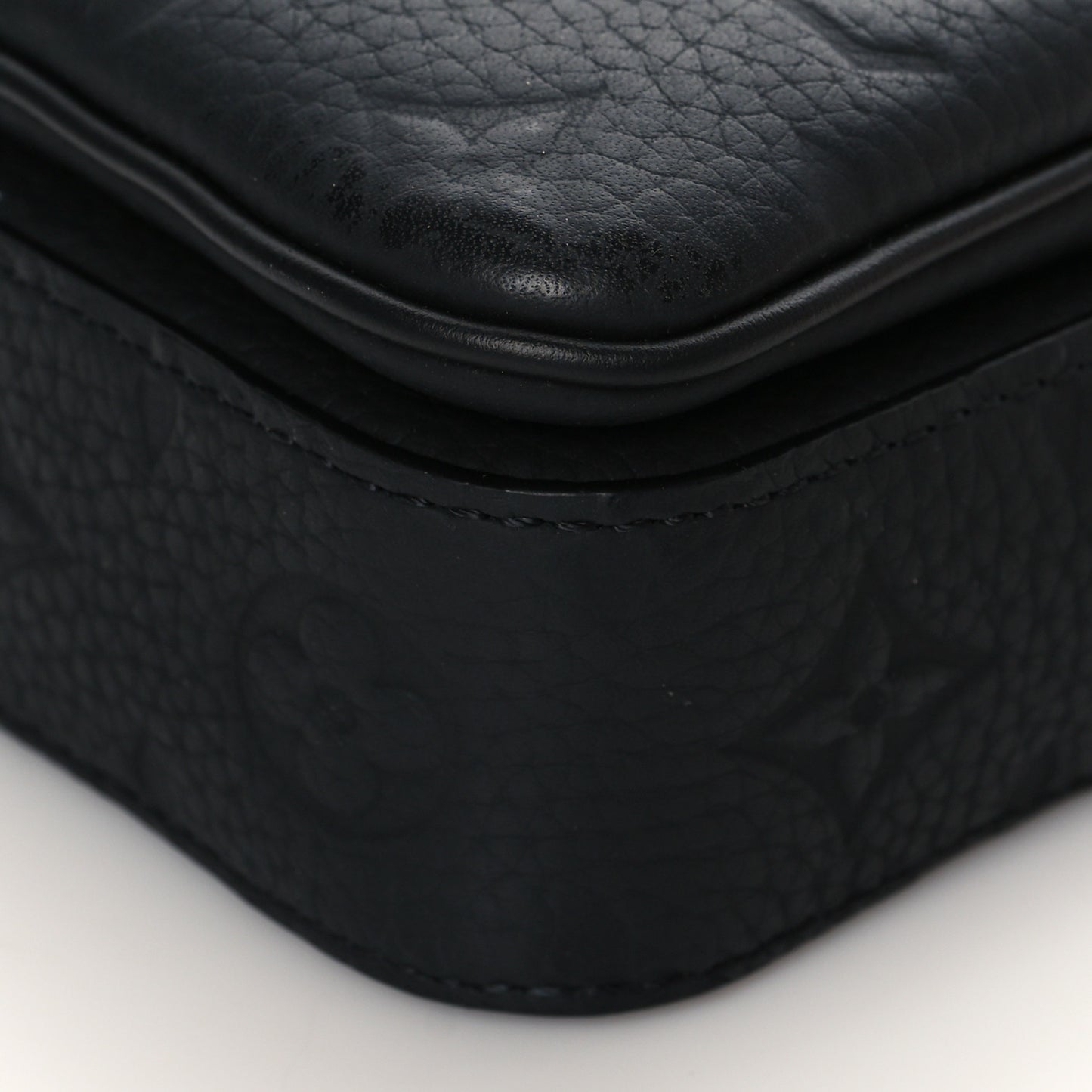 Taurillon Monogram S Lock Wearable Wallet Black